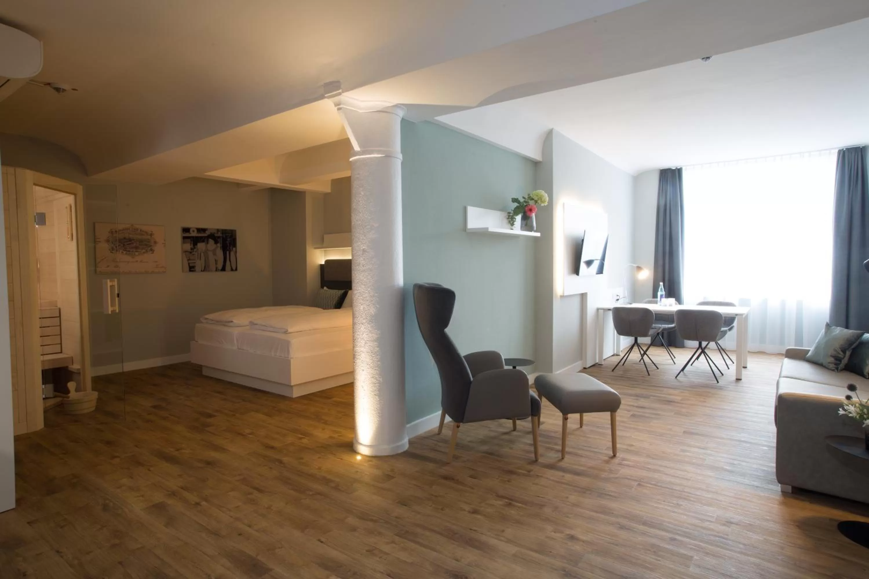 Photo of the whole room, Bed in Weberei Bendix Hotel & Appartements