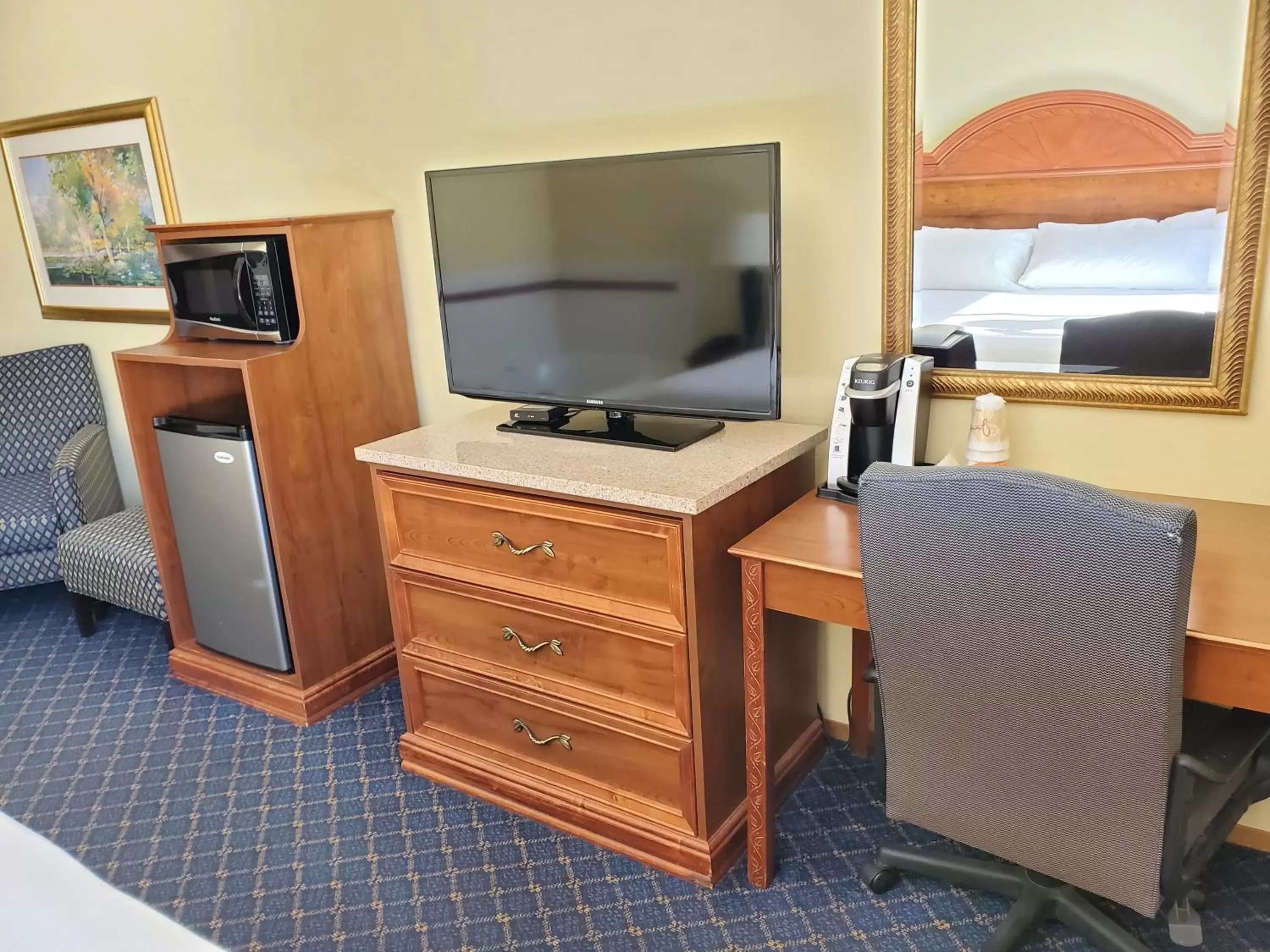 TV and multimedia, TV/Entertainment Center in The Hotel Bemidji