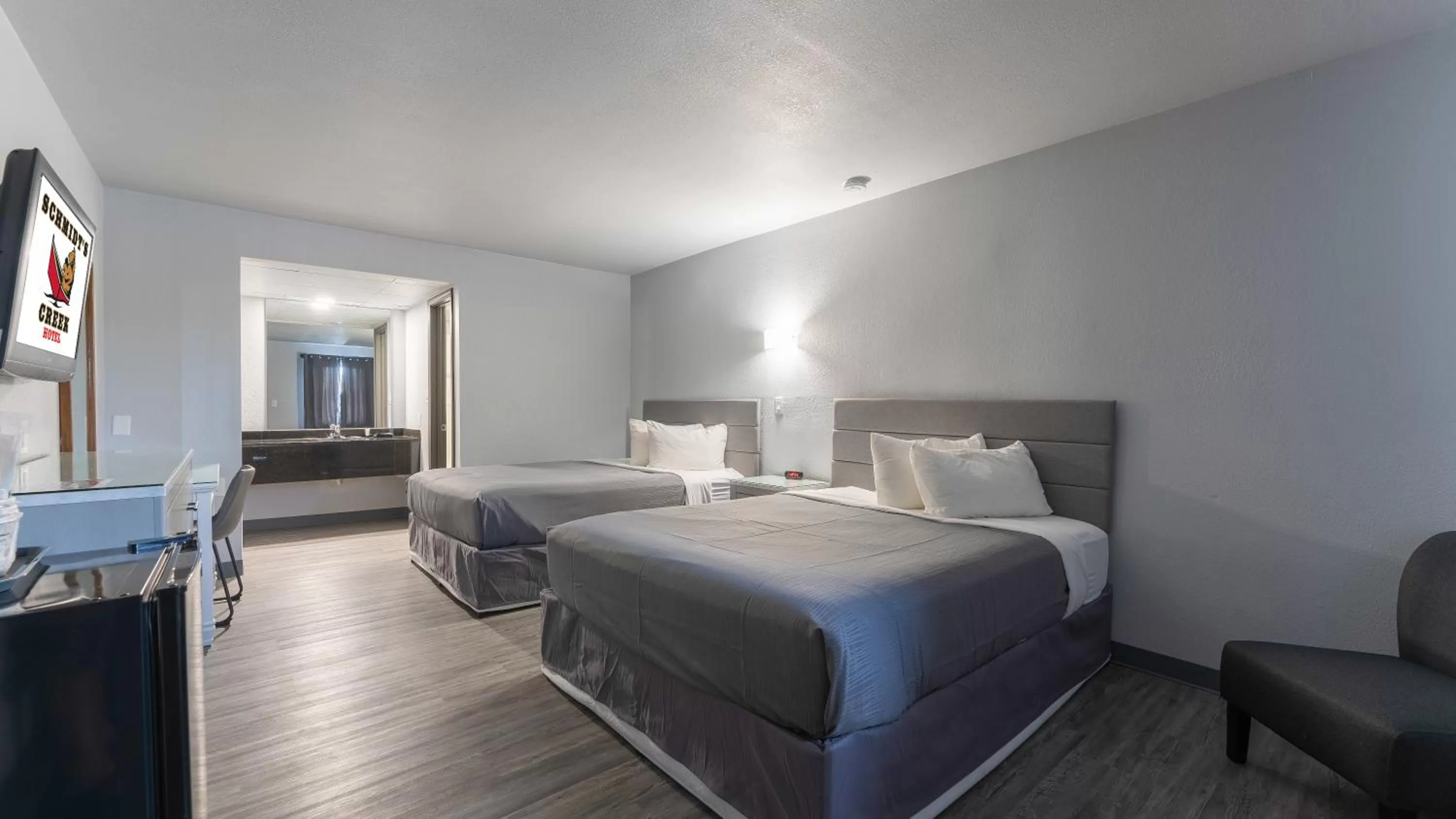 Photo of the whole room, Bed in Schmidt's Creek Hotel