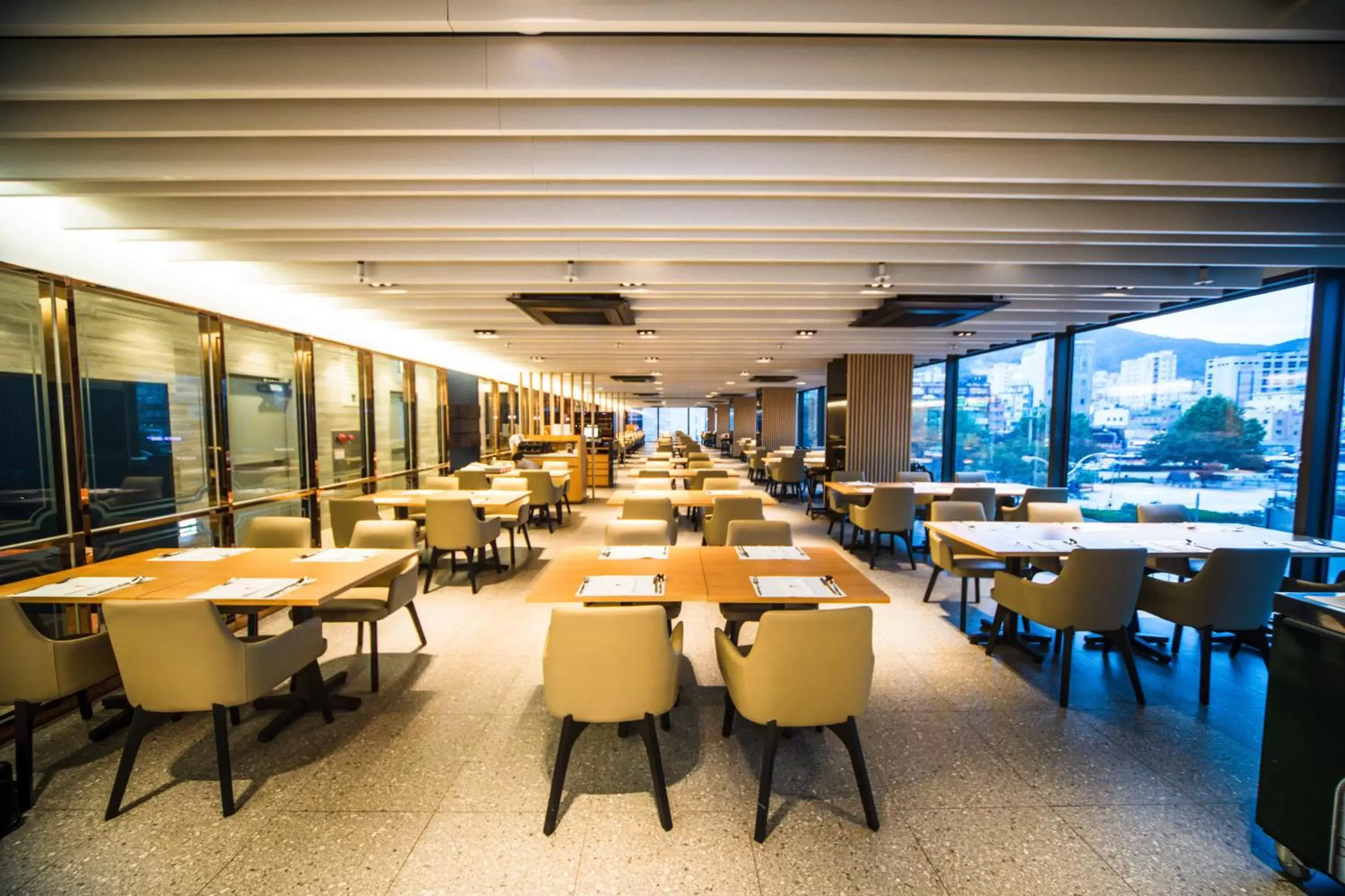 Restaurant/Places to Eat in Ramada Encore by Wyndham Busan Station