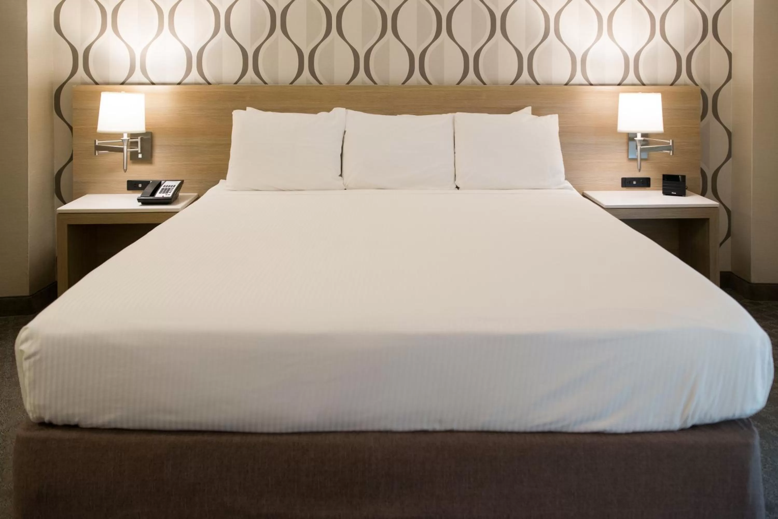 Bed in Radisson Hotel Duluth-Harborview