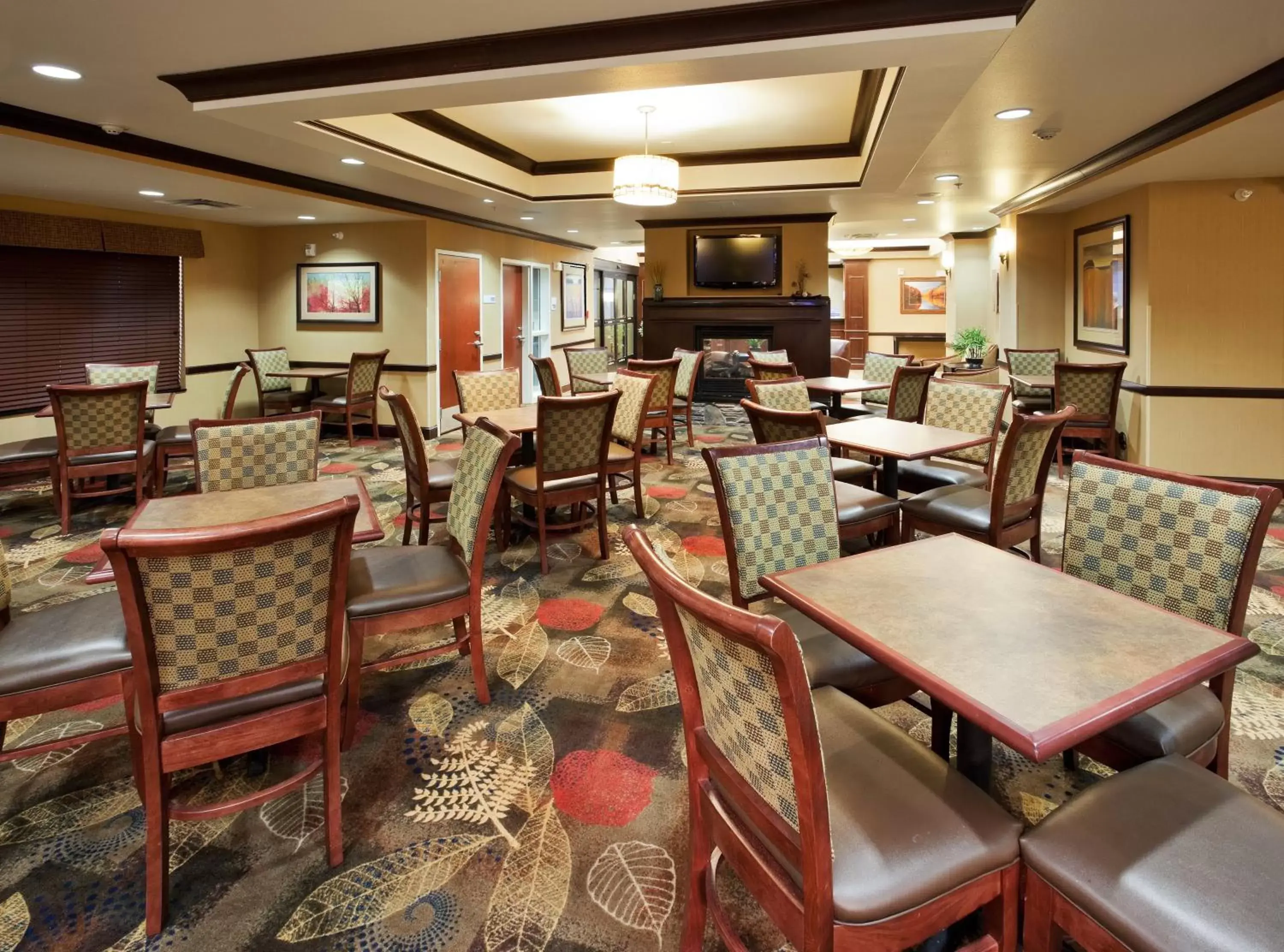 Breakfast, Restaurant/Places to Eat in Holiday Inn Express and Suites Great Falls, an IHG Hotel