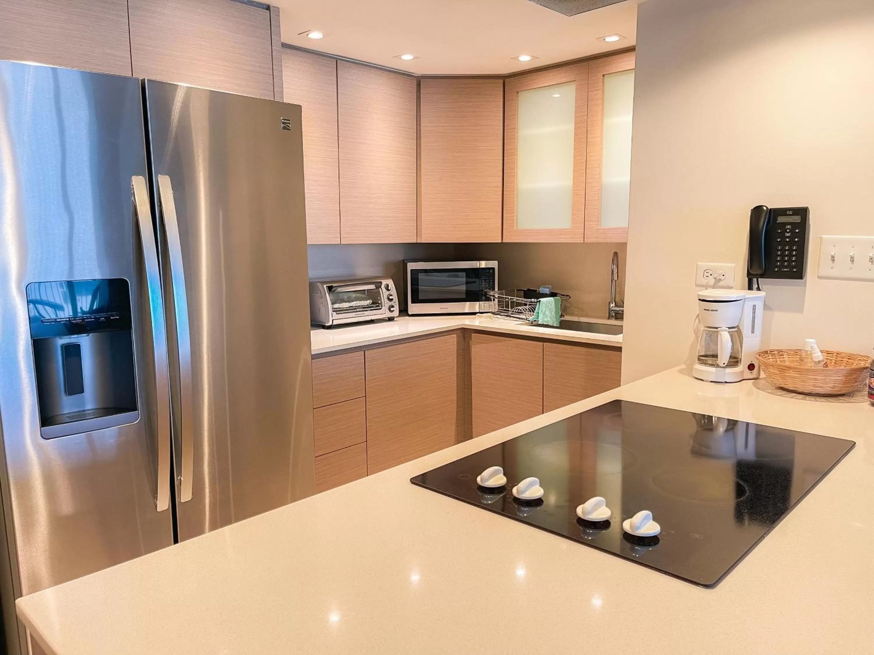 Kitchen or kitchenette in ESJ Towers by Chana