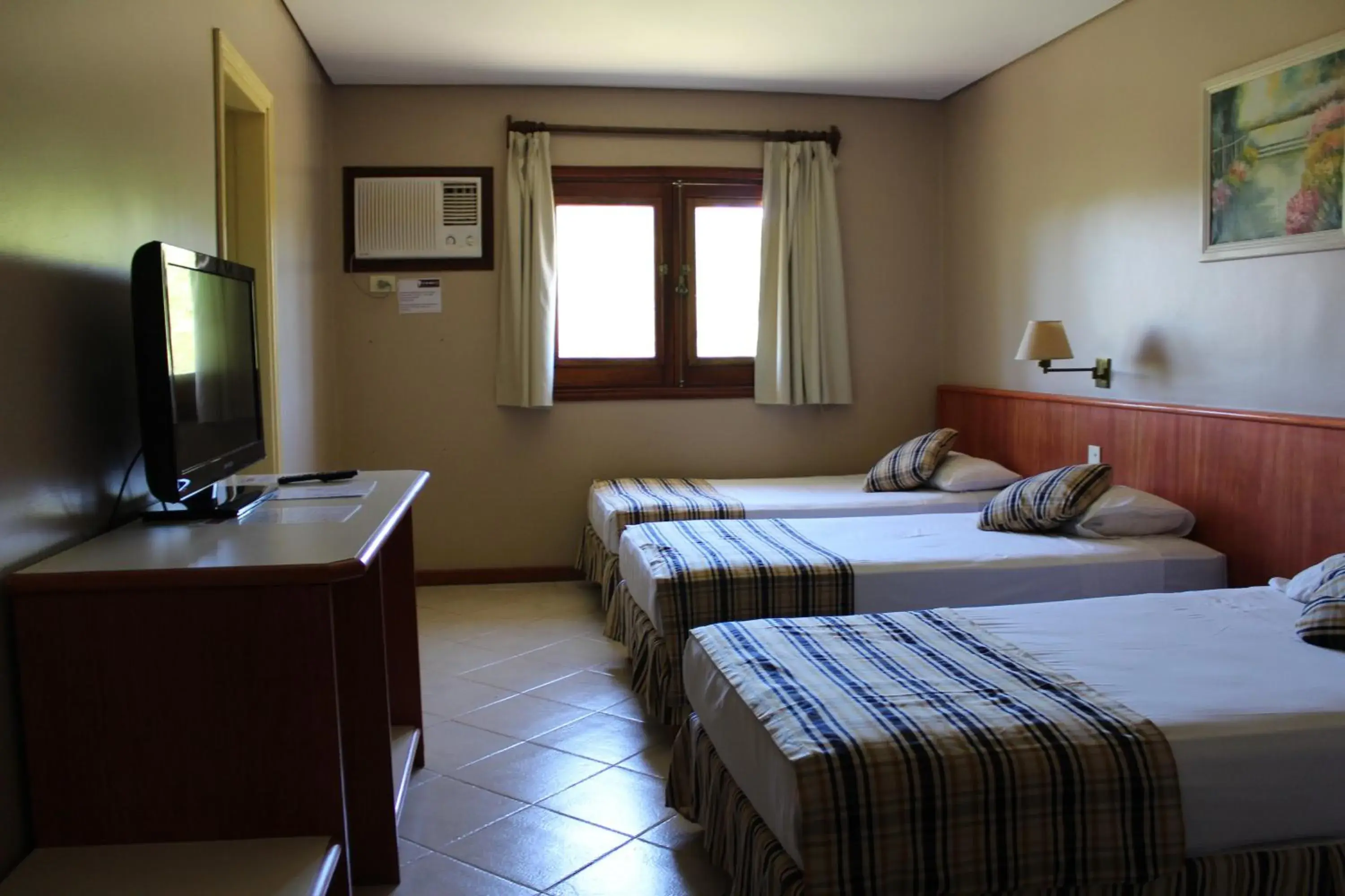 Photo of the whole room, Bed in Marcopolo Suites Iguazu