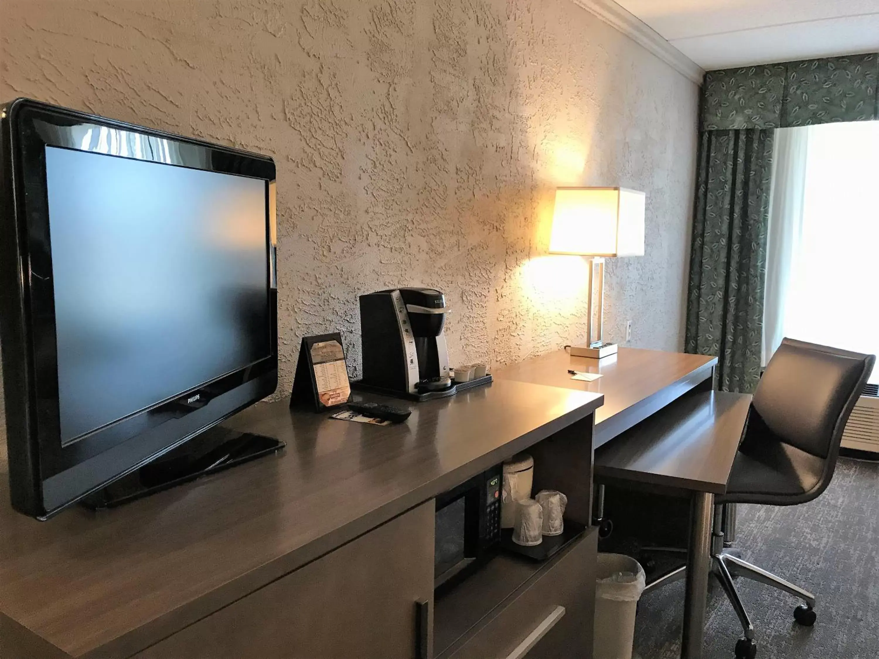 TV and multimedia, TV/Entertainment Center in Country Inn & Suites by Radisson, Mt. Pleasant-Racine West, WI