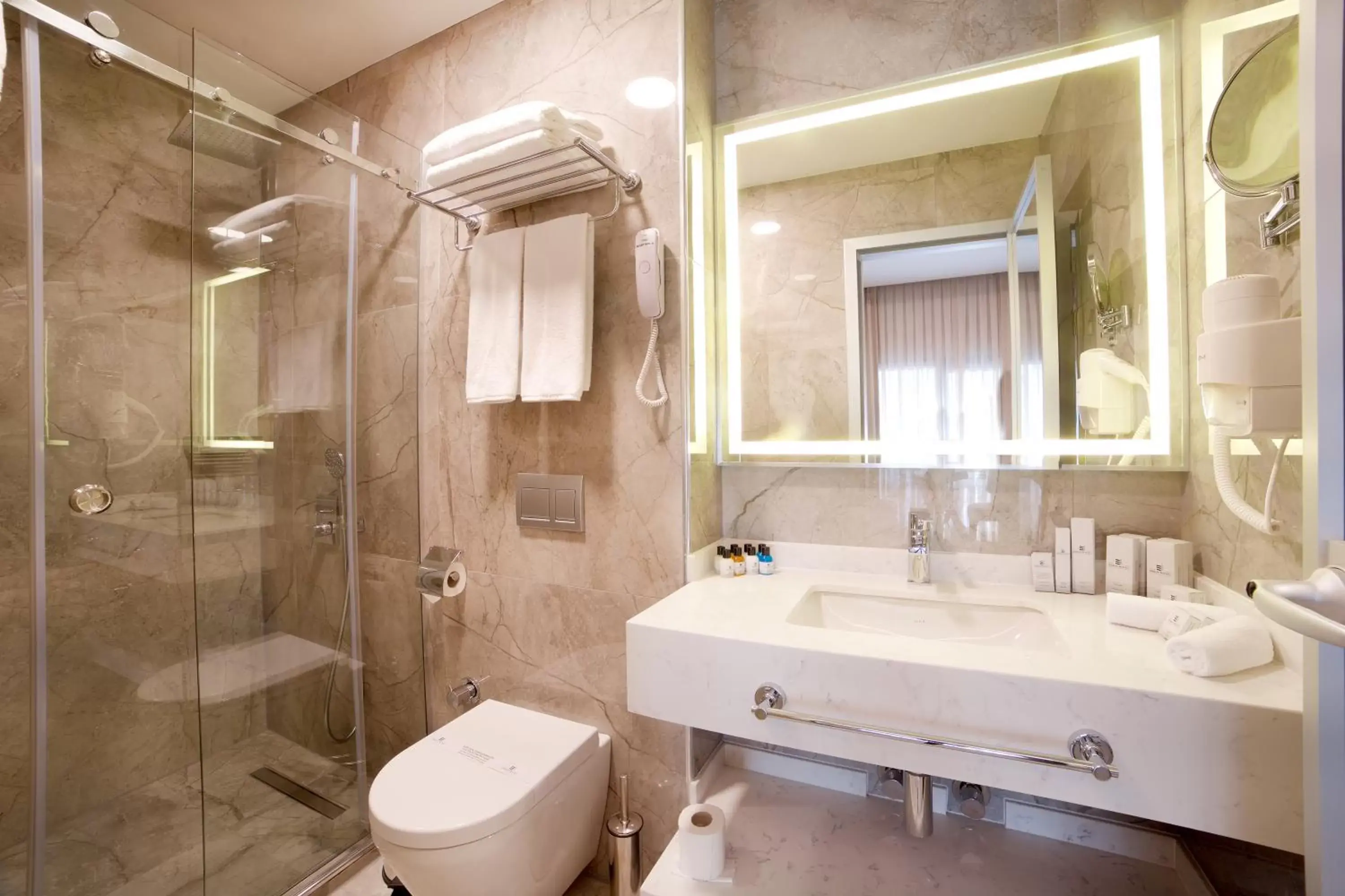 Shower, Bathroom in Erboy Hotel Istanbul Sirkeci