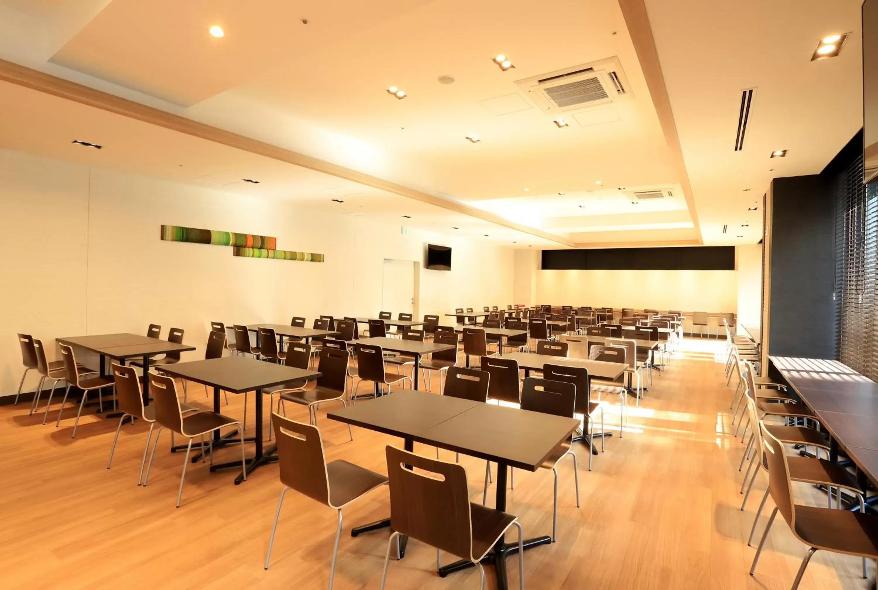 Restaurant/places to eat in Smile Hotel Premium Osaka Hommachi Restaurant/places to eat in Smile Hotel Premium Osaka Hommachi