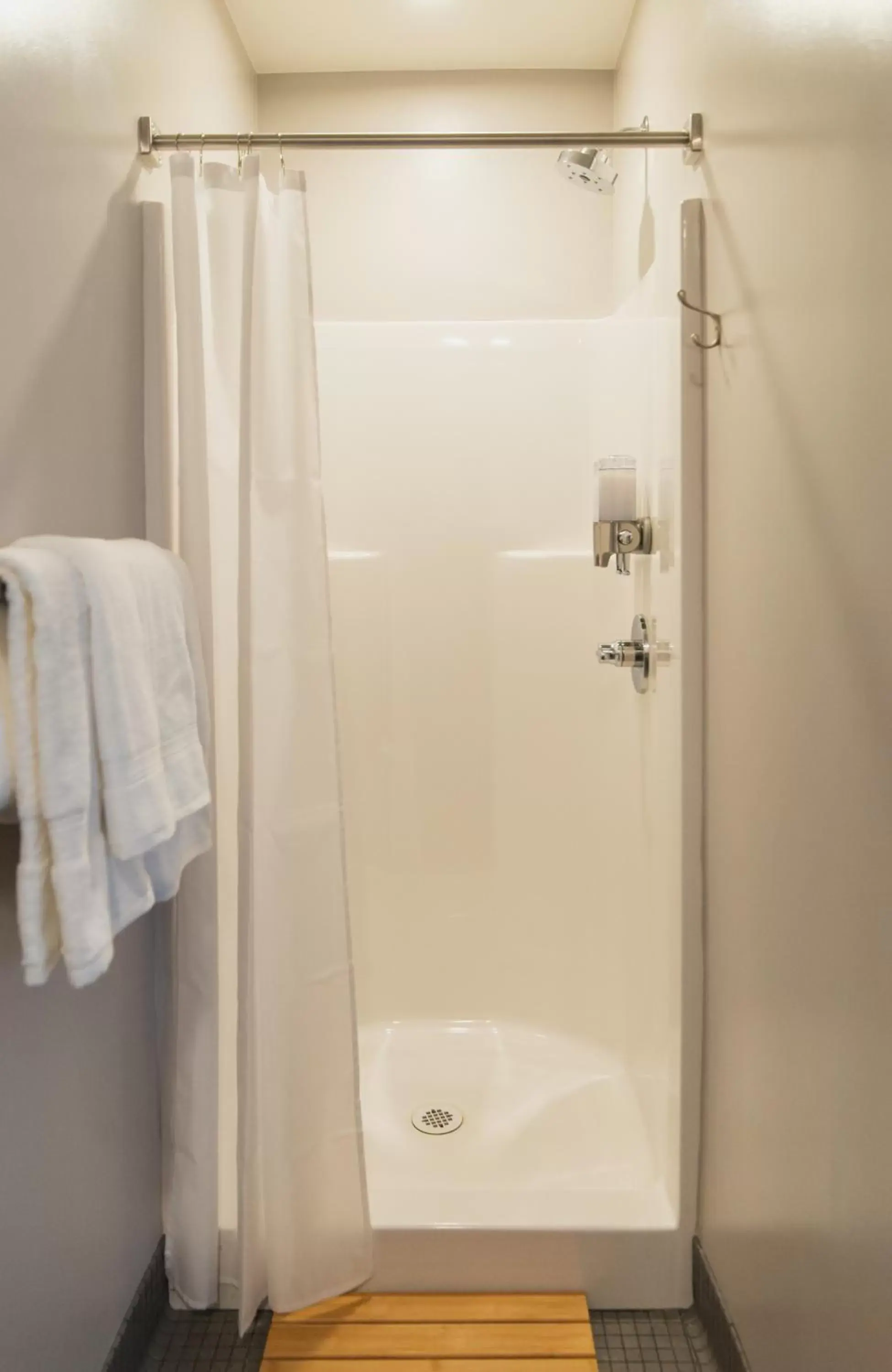 Shower, Bathroom in Lolo Pass