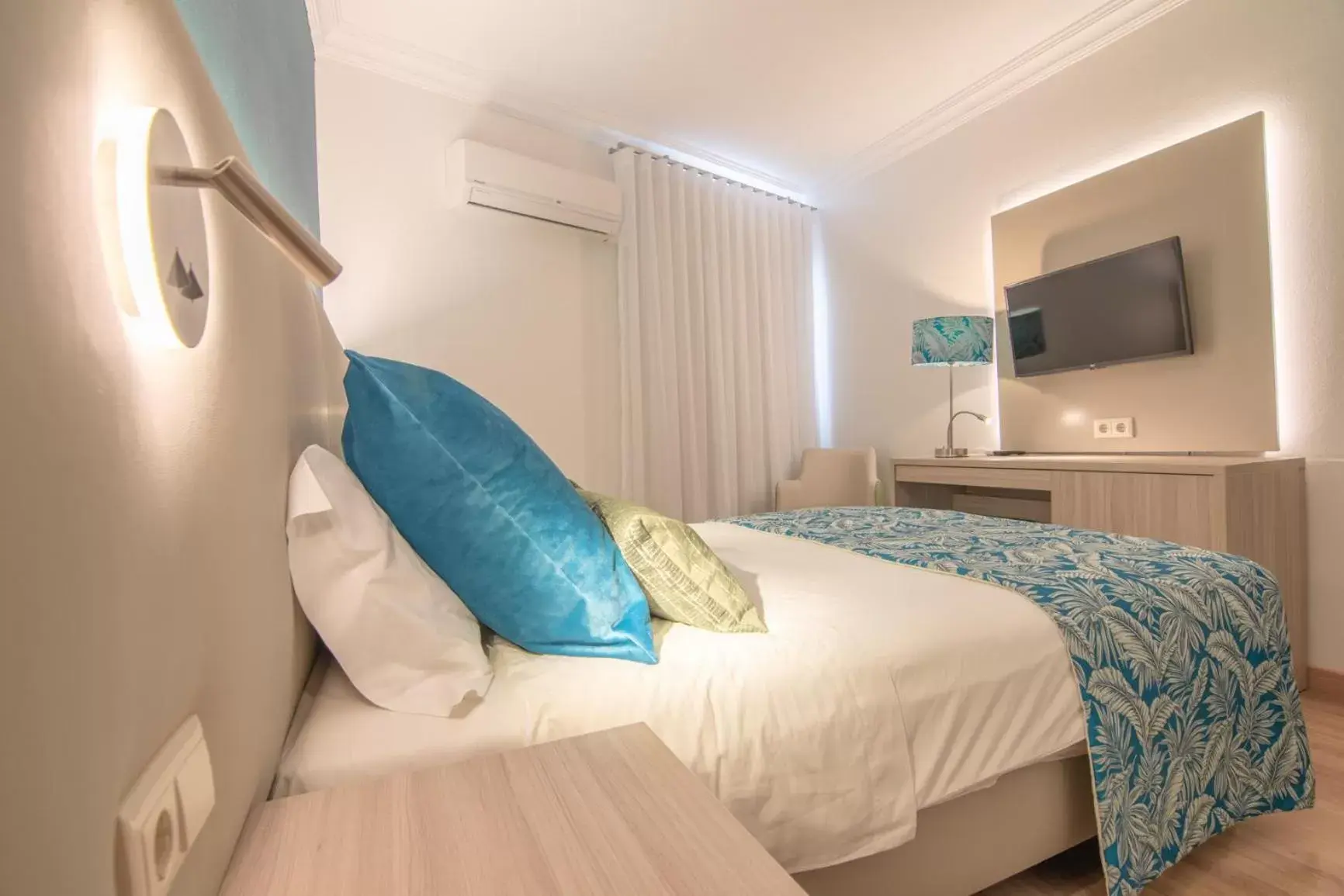 Bedroom, Bed in Loule Jardim Hotel
