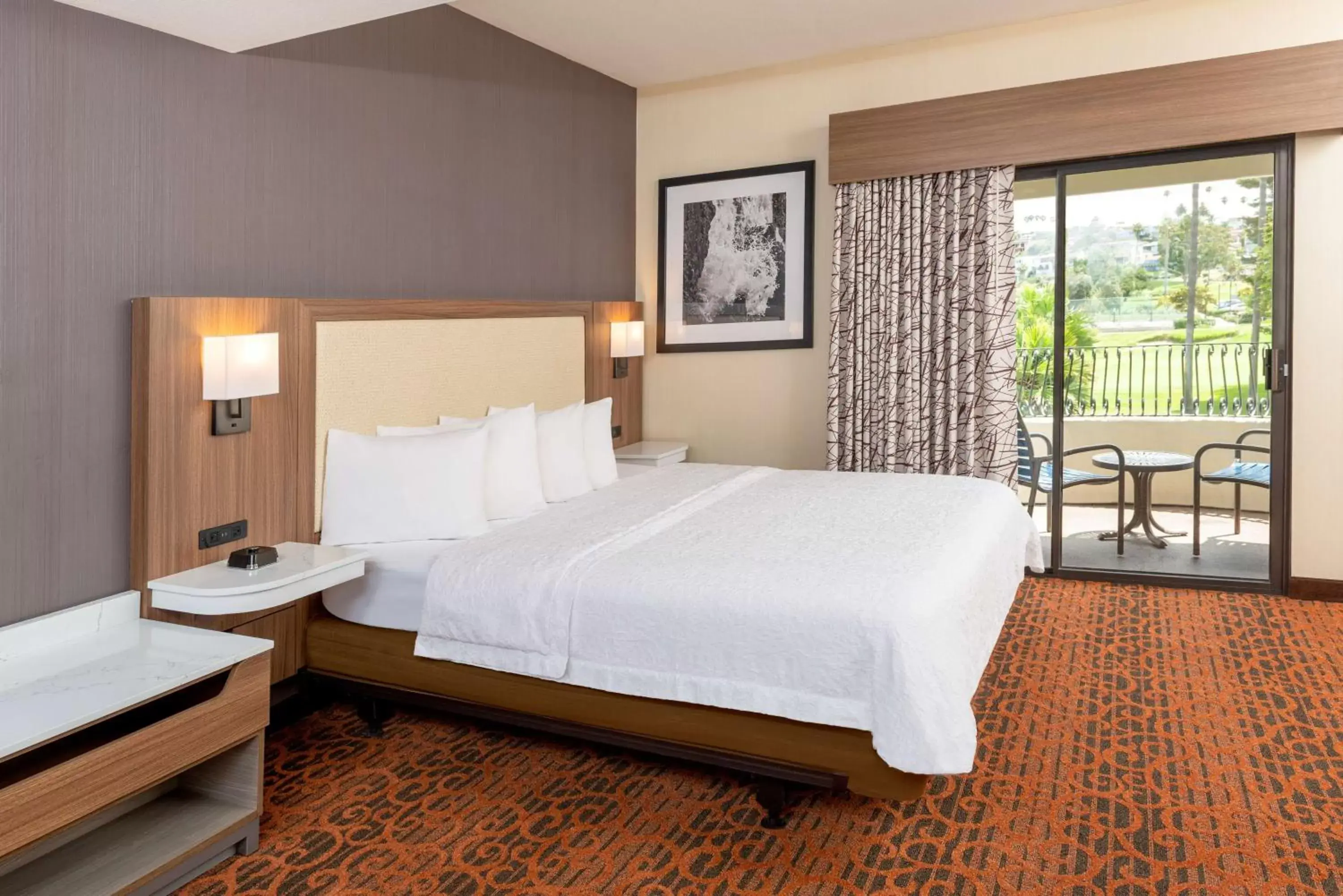 Bed in Hampton Inn & Suites San Clemente