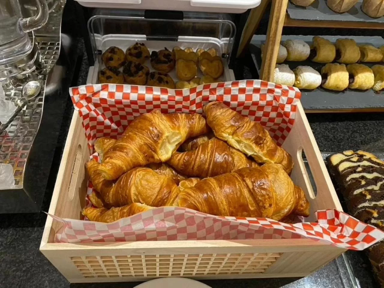 Buffet breakfast in Hotel Oasis