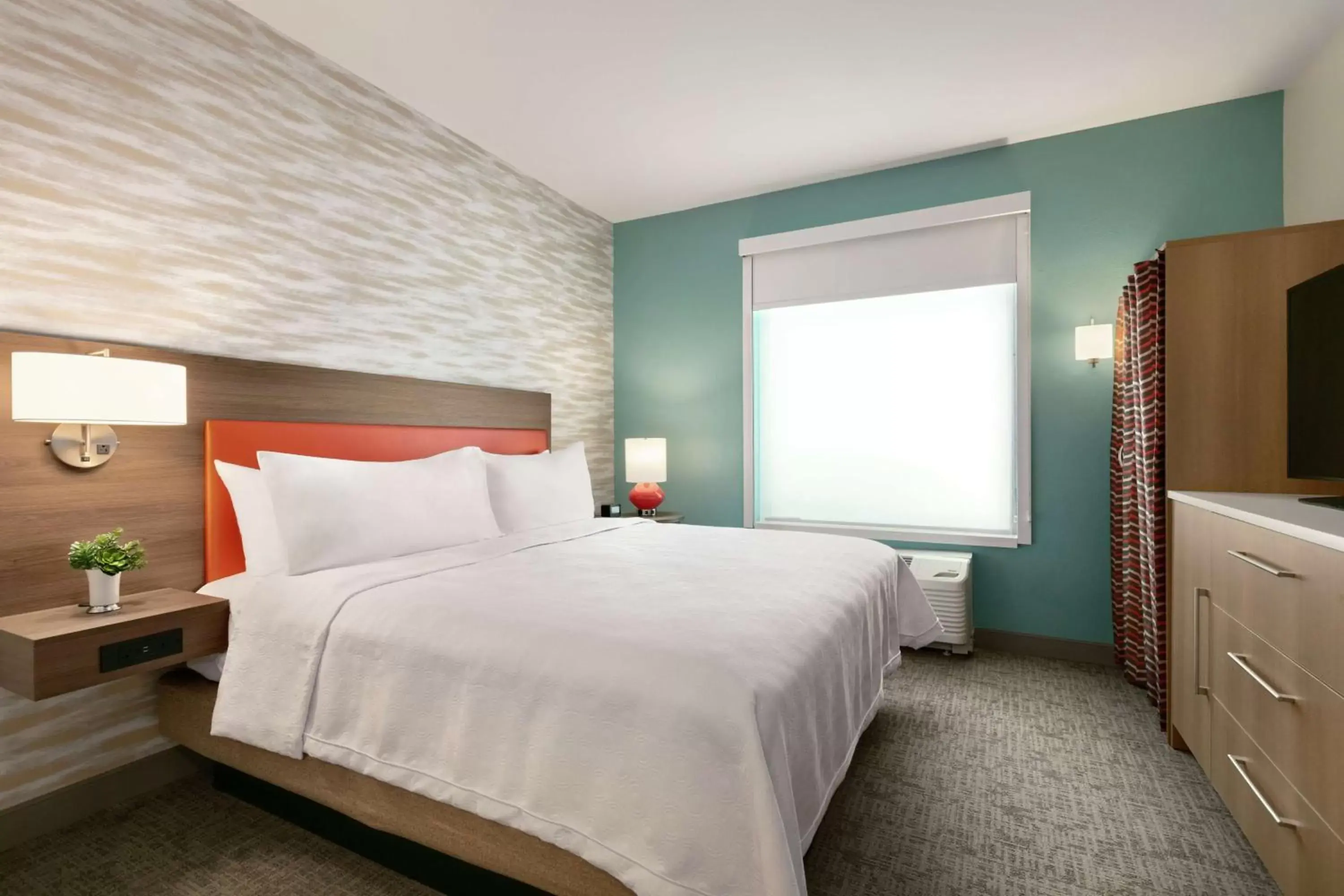 Bedroom, Bed in Home2 Suites By Hilton Easton