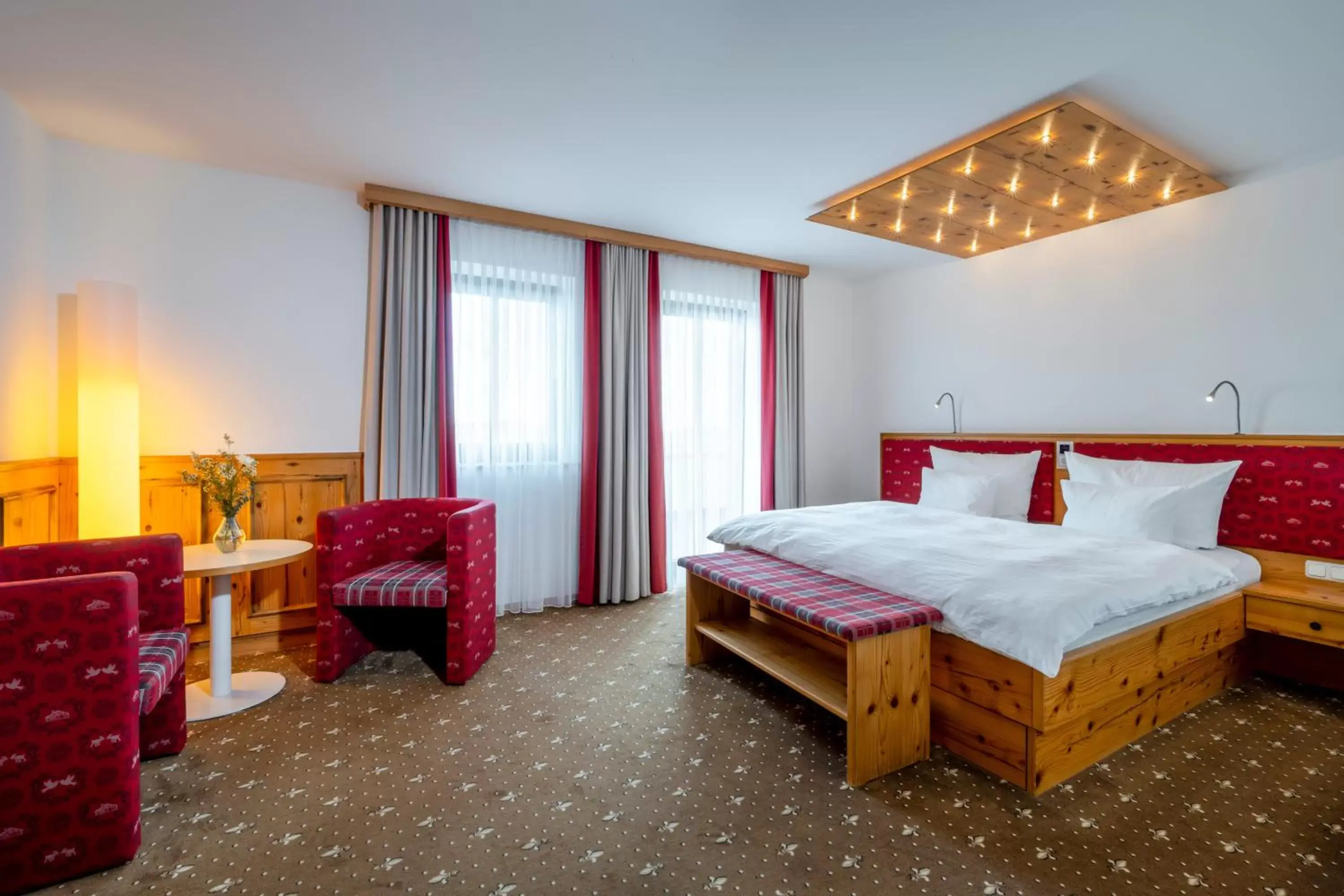 Bed in Hüttenhof - Wellnesshotel & Luxus-Bergchalets - Adults only