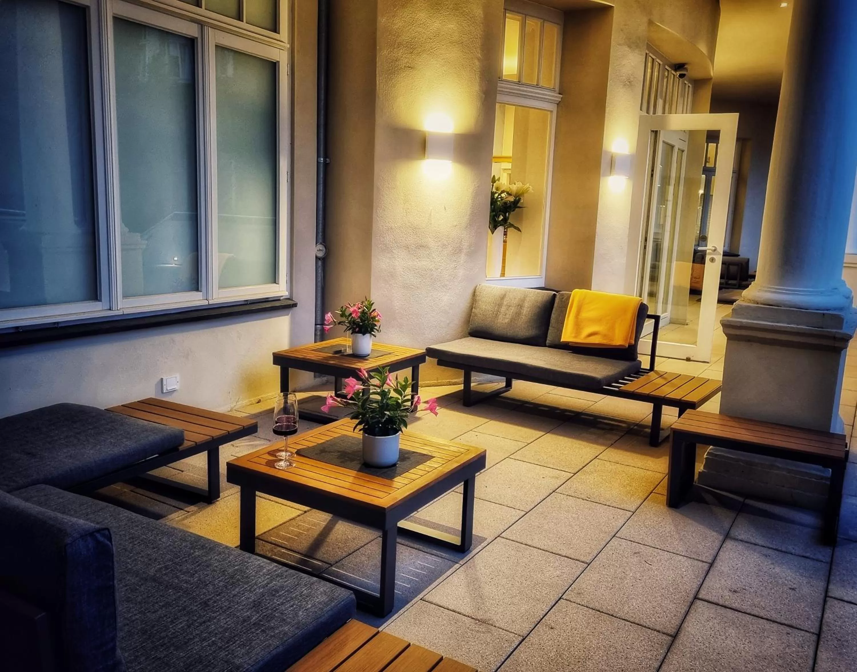 Inner courtyard view in Hotel Der Achtermann