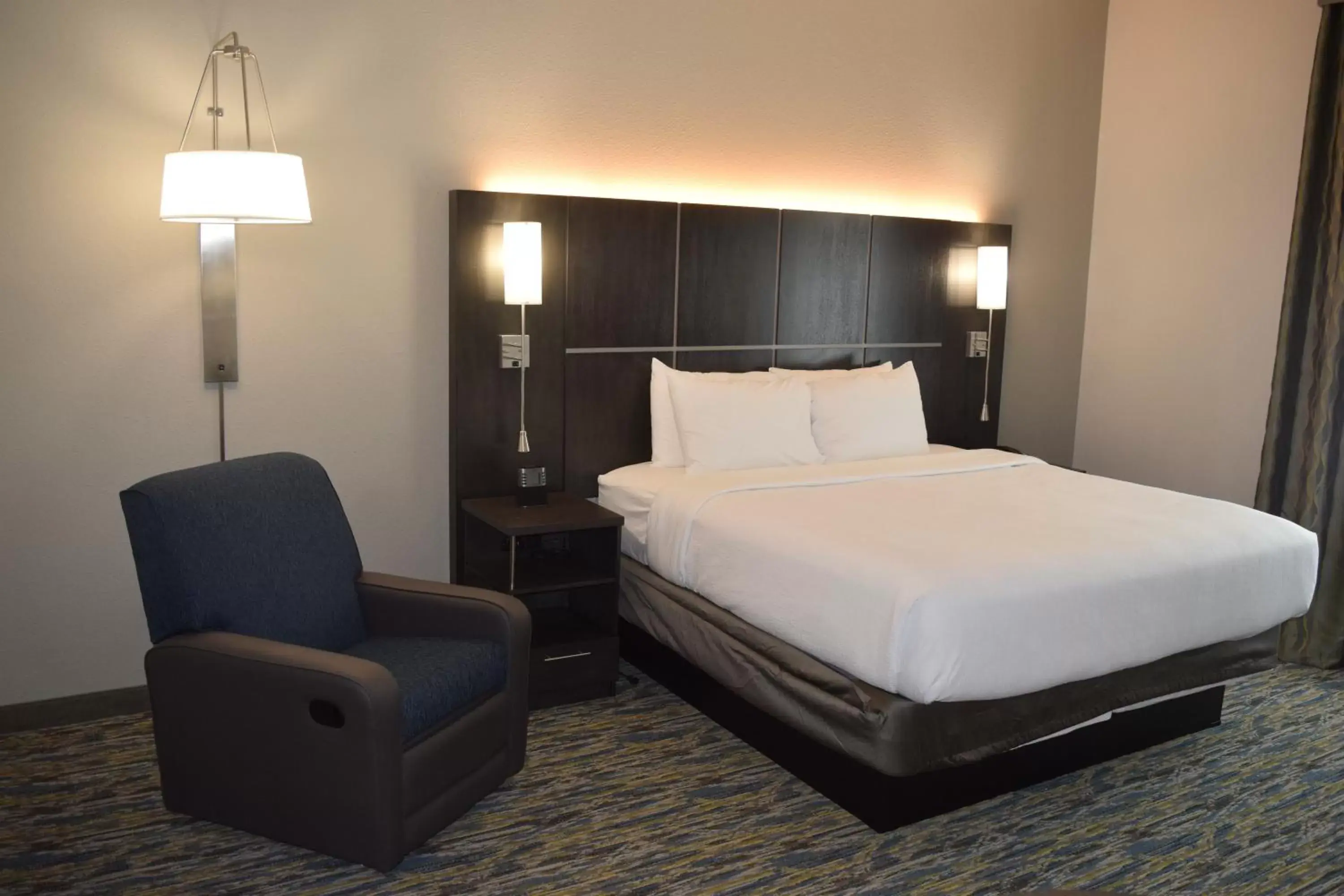 Photo of the whole room, Bed in Candlewood Suites - Nashville Metro Center, an IHG Hotel