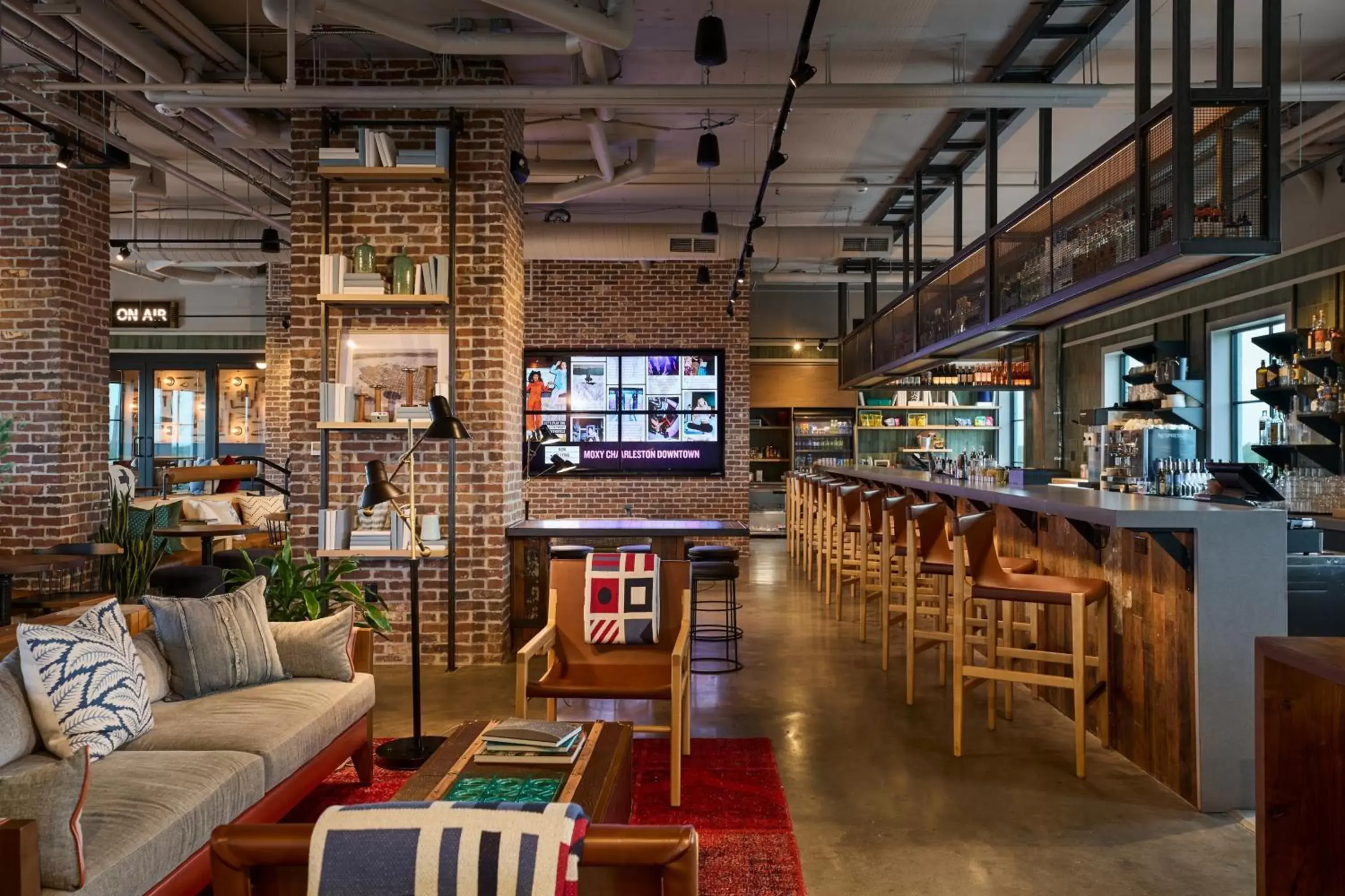 Restaurant/places to eat, Lounge/Bar in Moxy Charleston Downtown