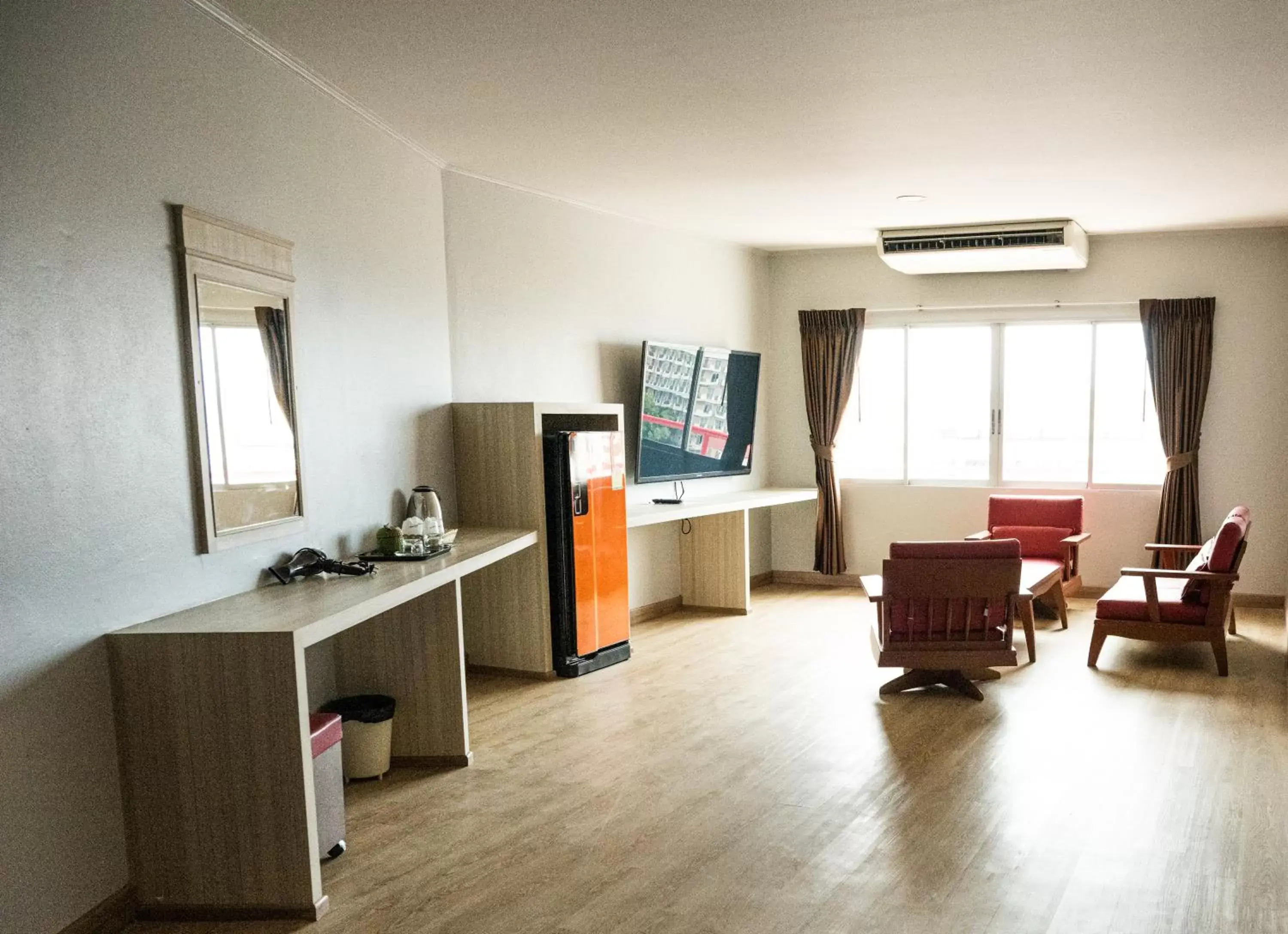 Marine Yensabai Pattaya Marine Yensabai Pattaya