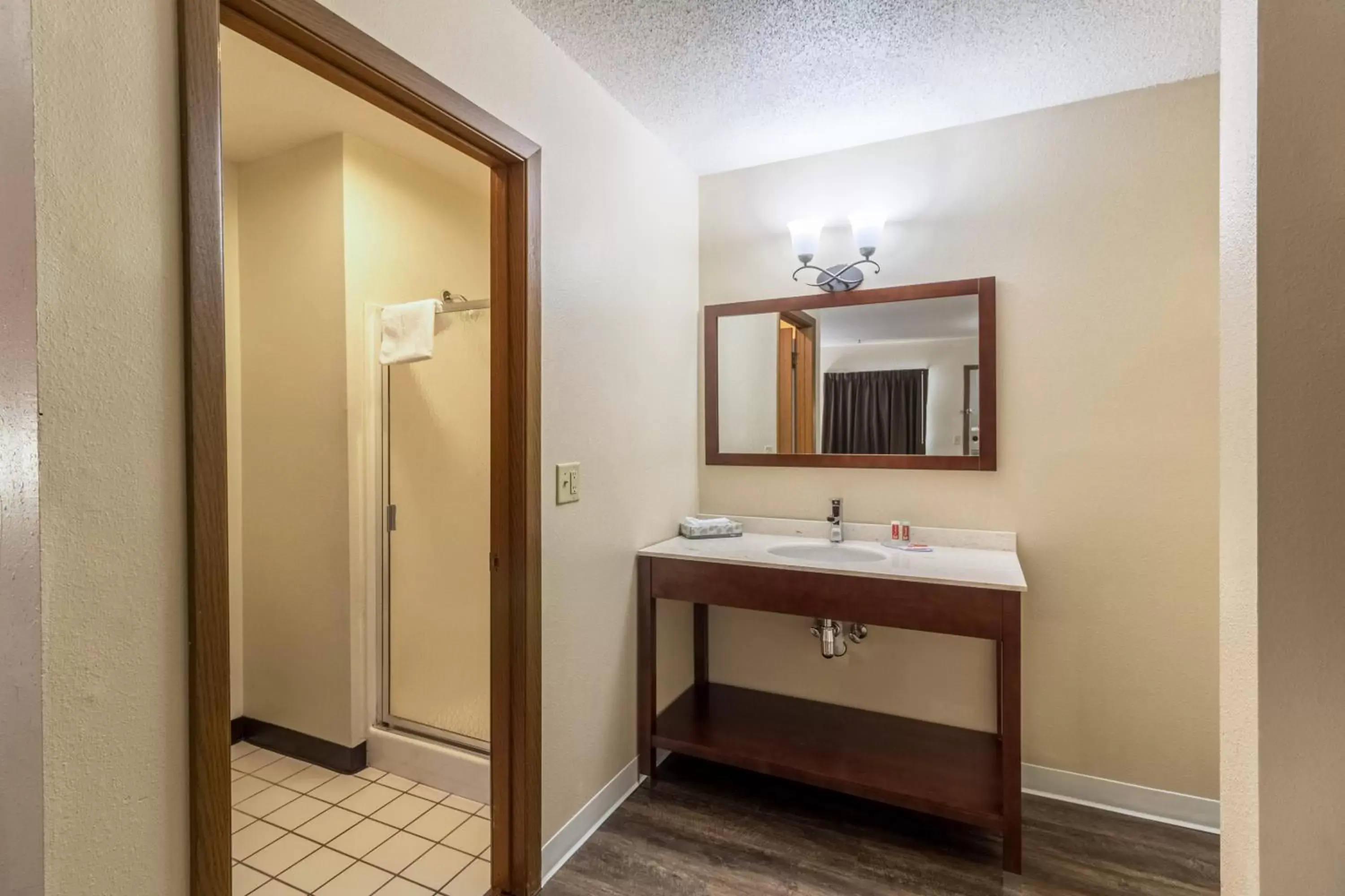 Bathroom in Econo Lodge - Valley City