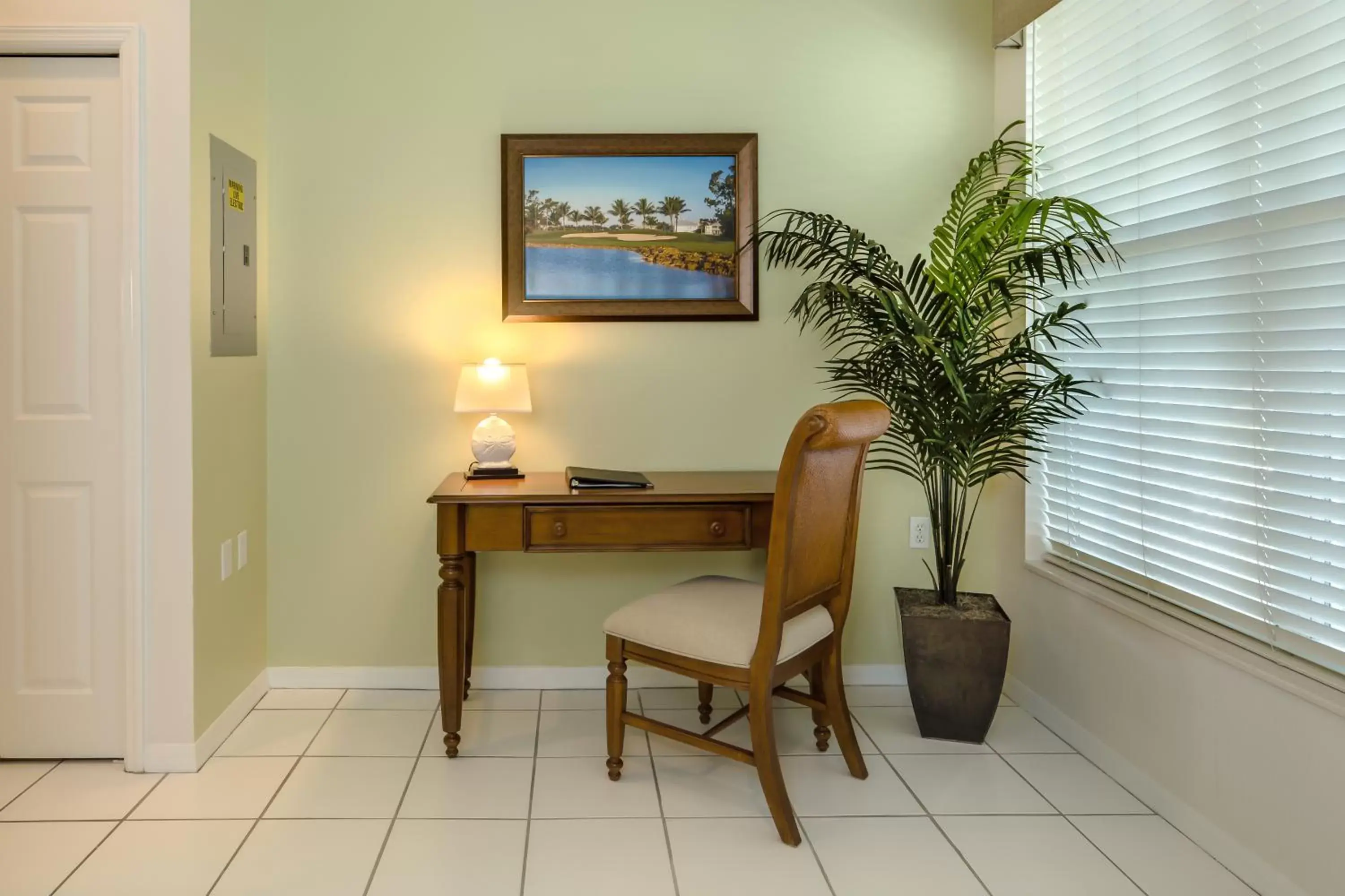 Seating area, TV/Entertainment Center in GreenLinks Golf Villas at Lely Resort