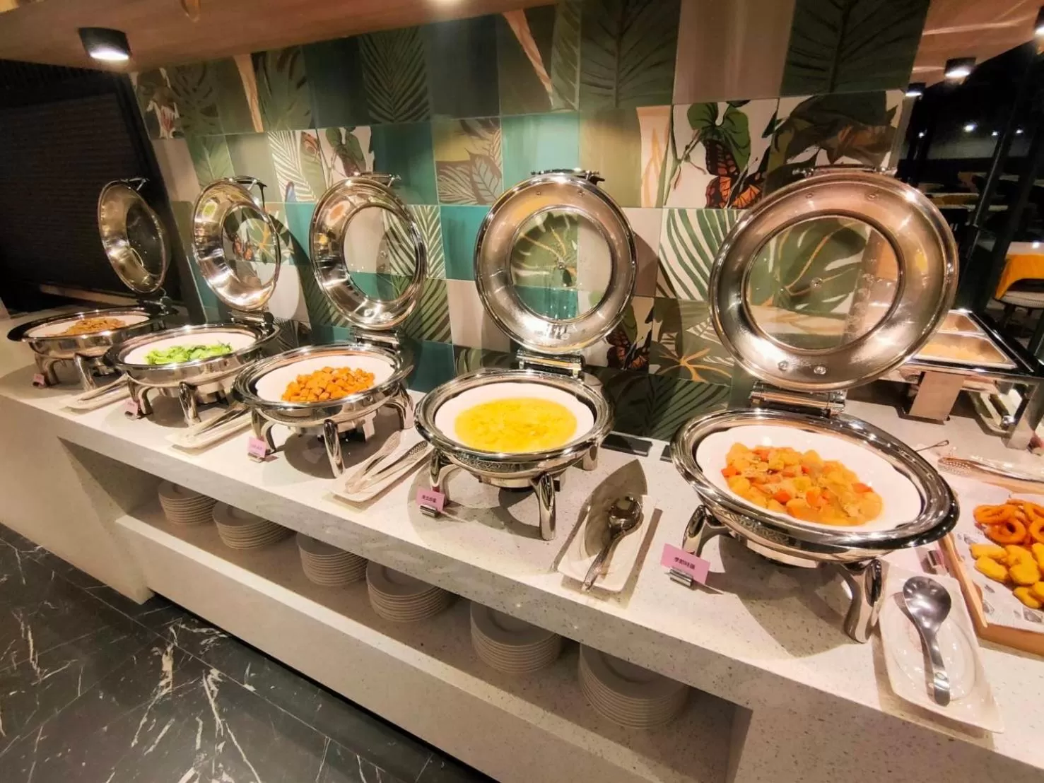 Food and drinks in Tenz Go Hotel