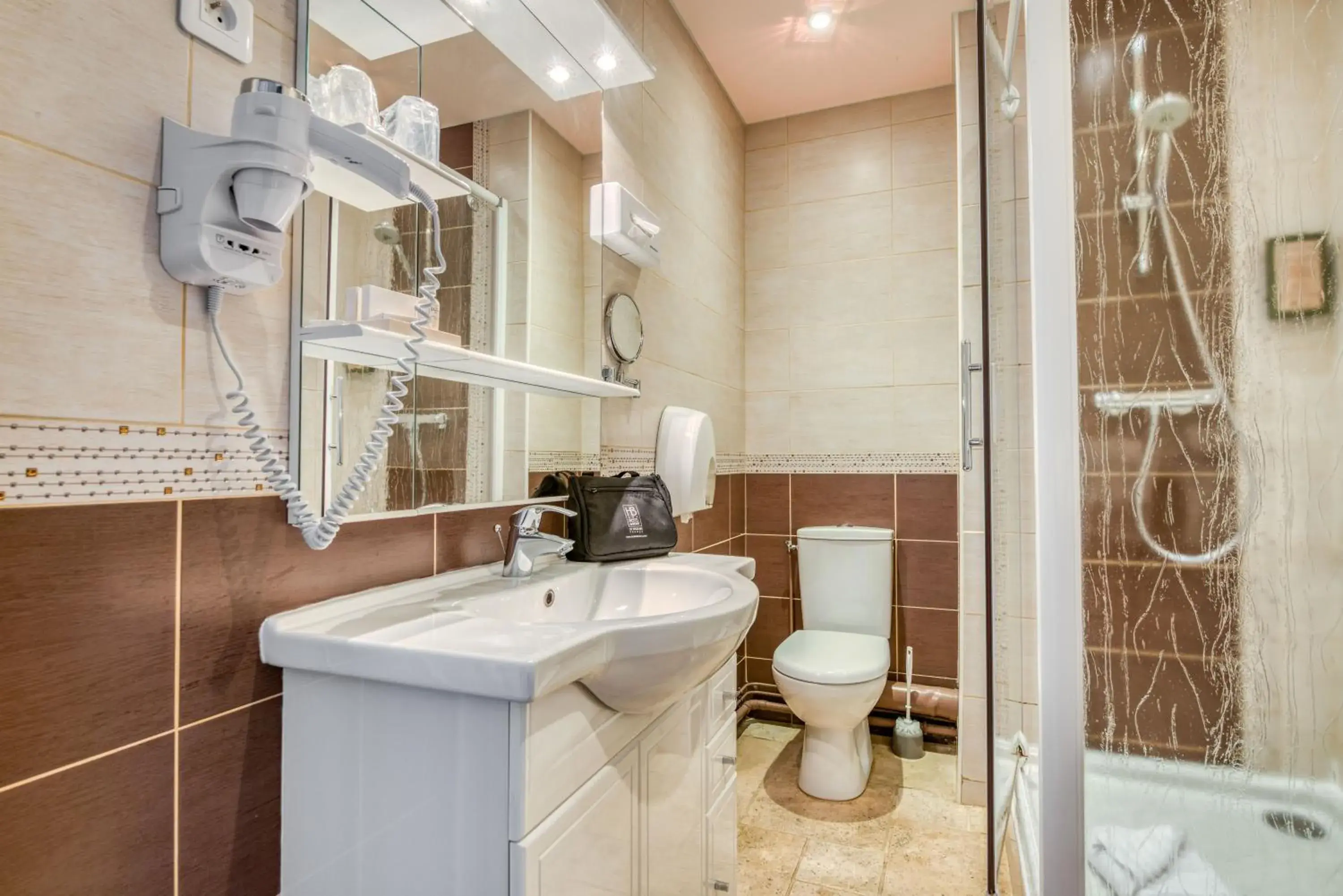 Shower, Bathroom in Hotel Le Berry