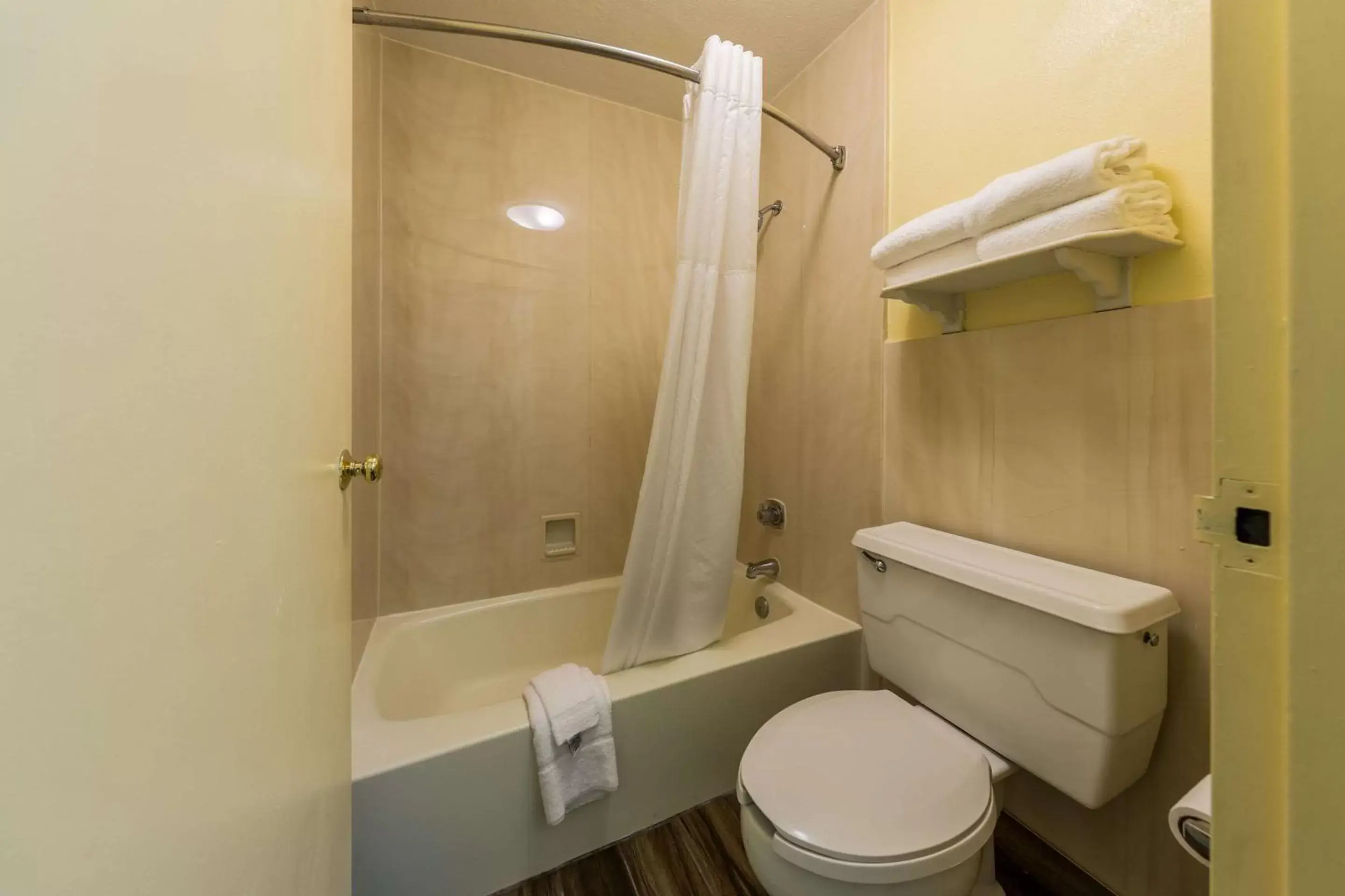 Photo of the whole room in Quality Inn Clemson near University Photo of the whole room in Quality Inn Clemson near University