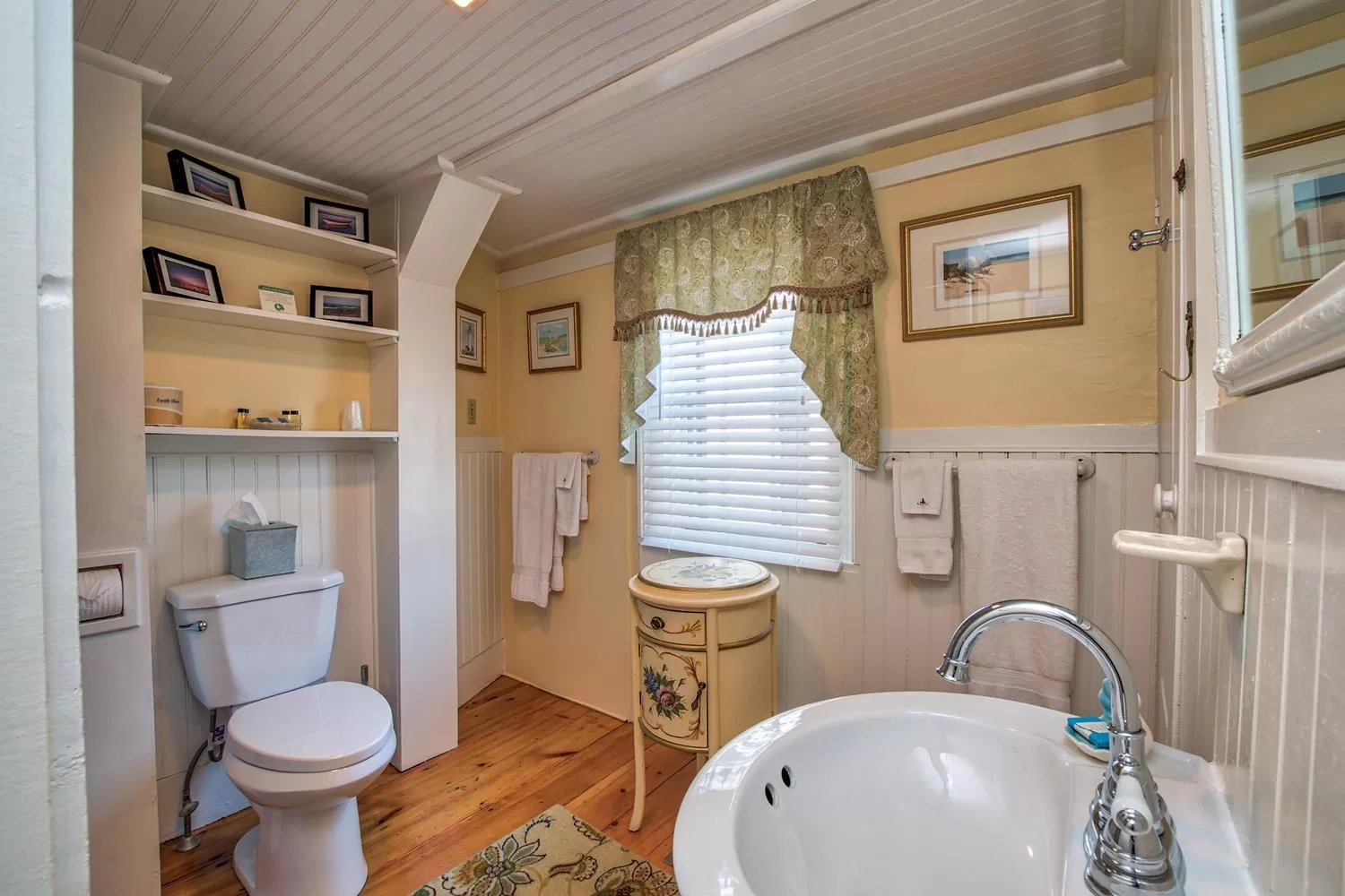 Shower, Bathroom in Holiday Guest House Bed & Breakfast