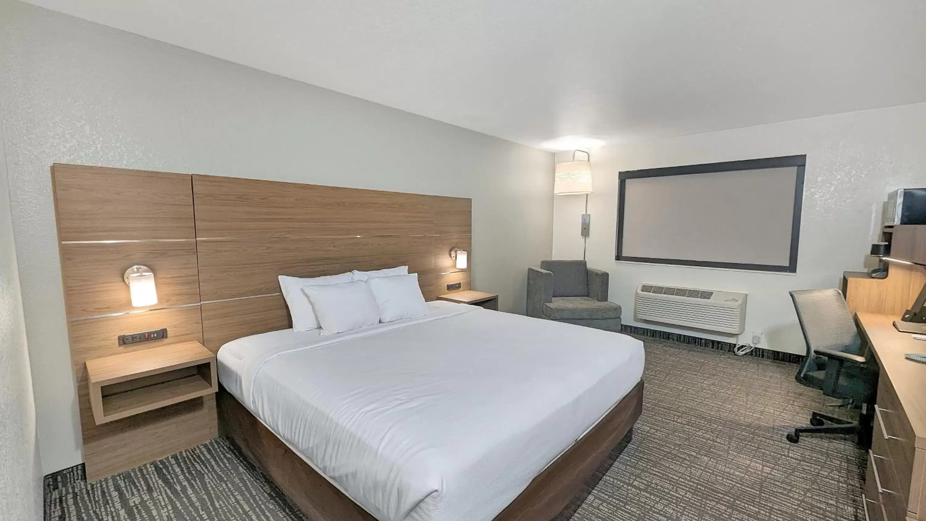 Bedroom, Bed in Estherville Hotel & Suites