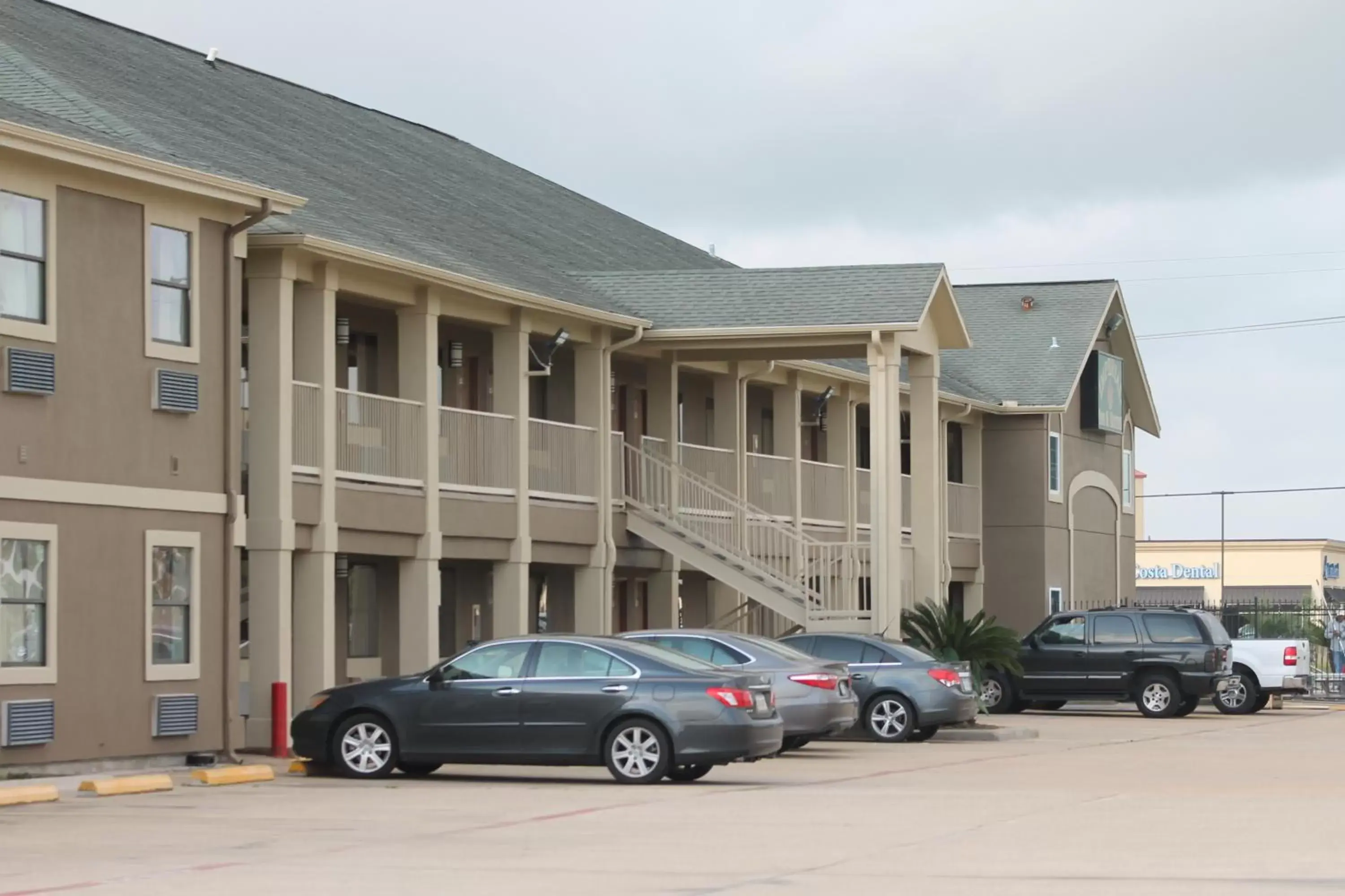 Property building in Quality Inn & Suites Port Arthur - Nederland Property building in Quality Inn & Suites Port Arthur - Nederland