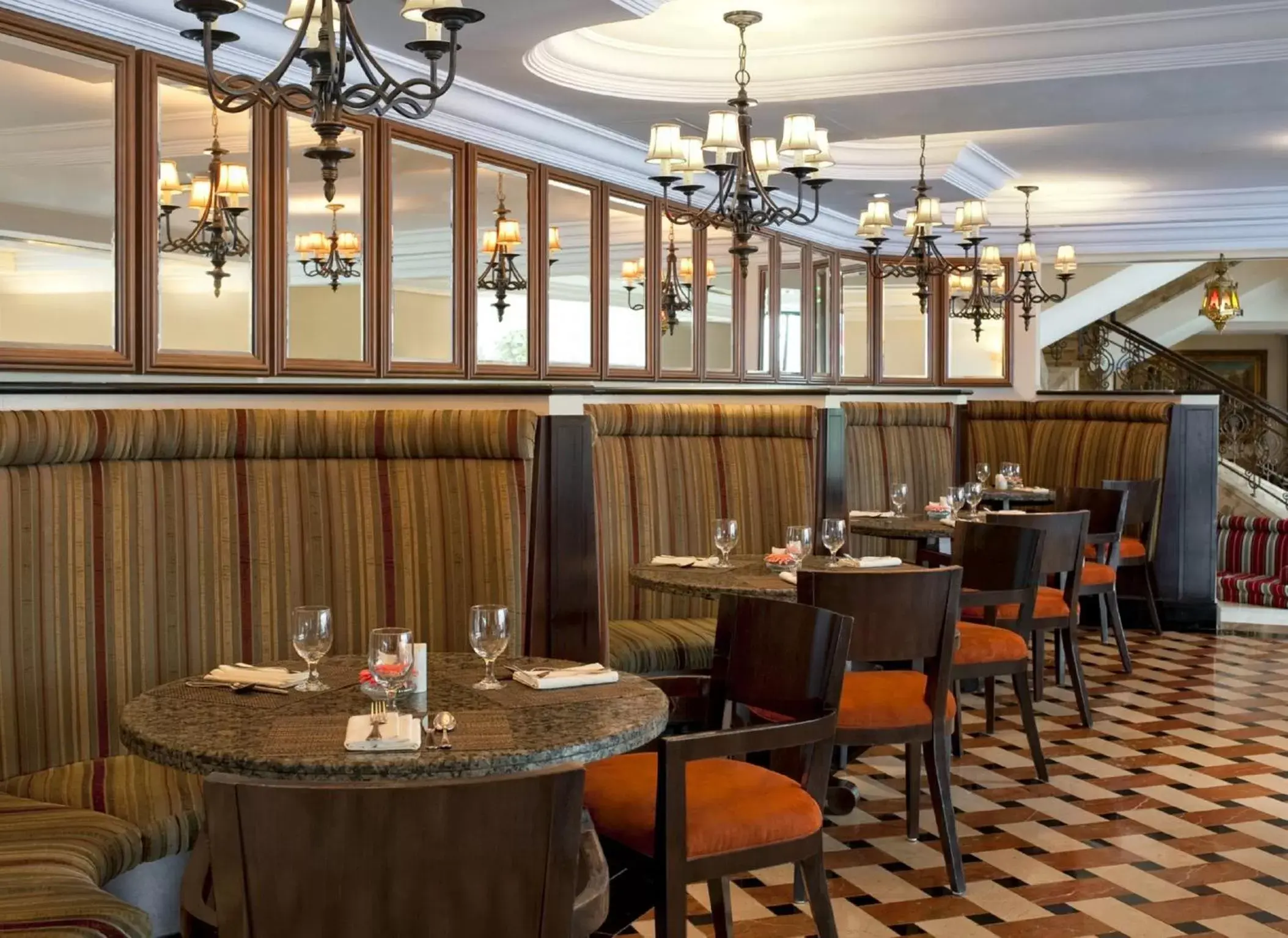 Restaurant/places to eat in Sheraton Khalidiya Hotel Restaurant/places to eat in Sheraton Khalidiya Hotel