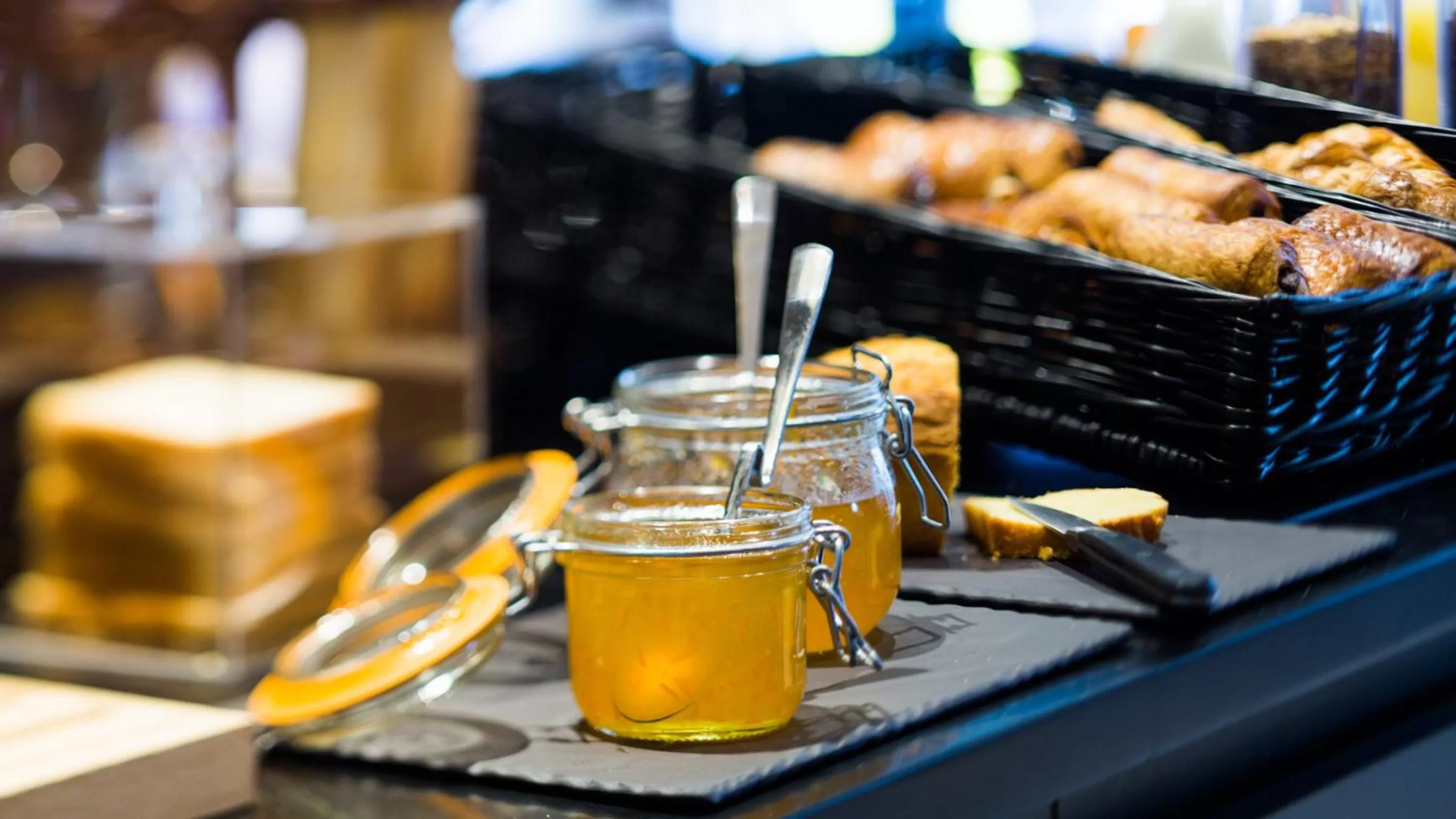 Buffet breakfast in Campanile Rennes Centre - Gare