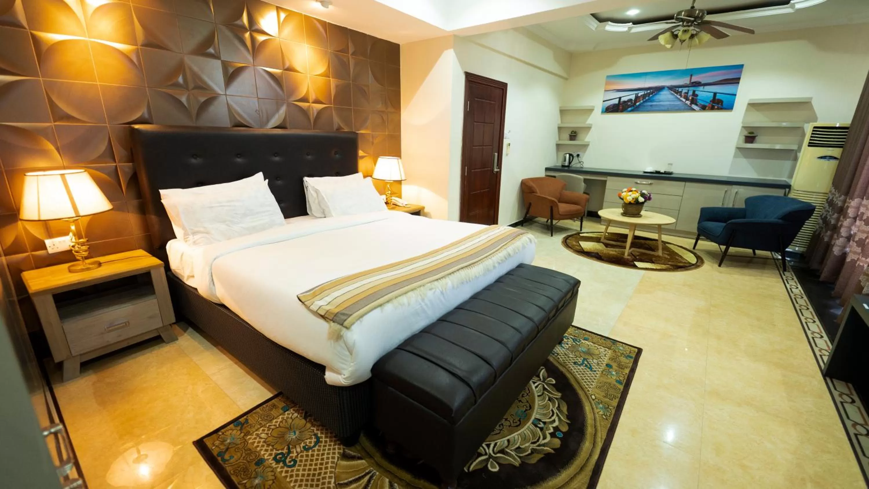 Photo of the whole room, Bed in Lantana Hotel