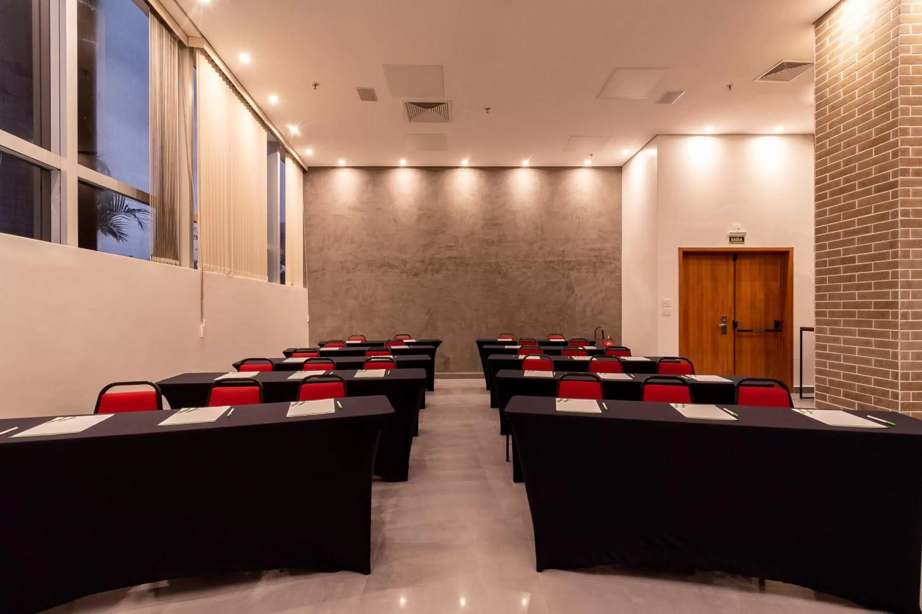 Meeting/conference room in Holiday Inn Manaus, an IHG Hotel