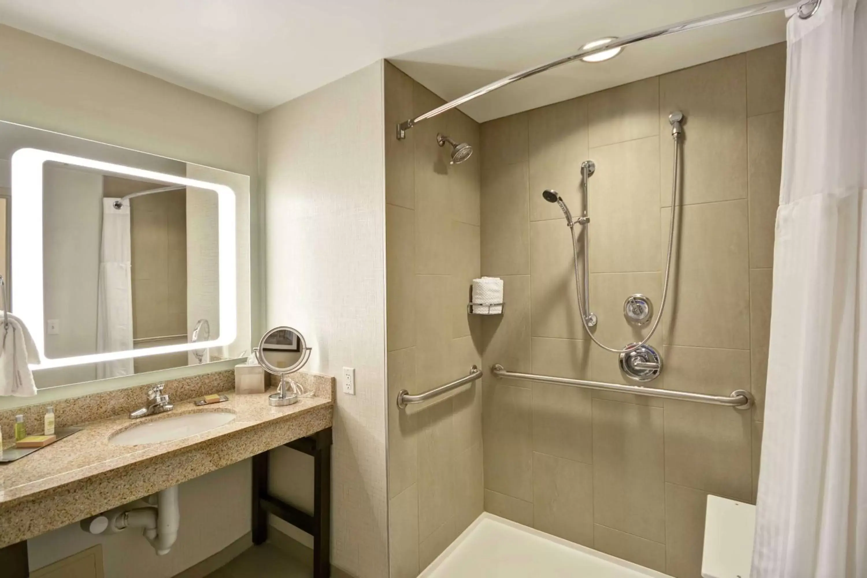 Bathroom in DoubleTree by Hilton Chicago Midway Airport, IL