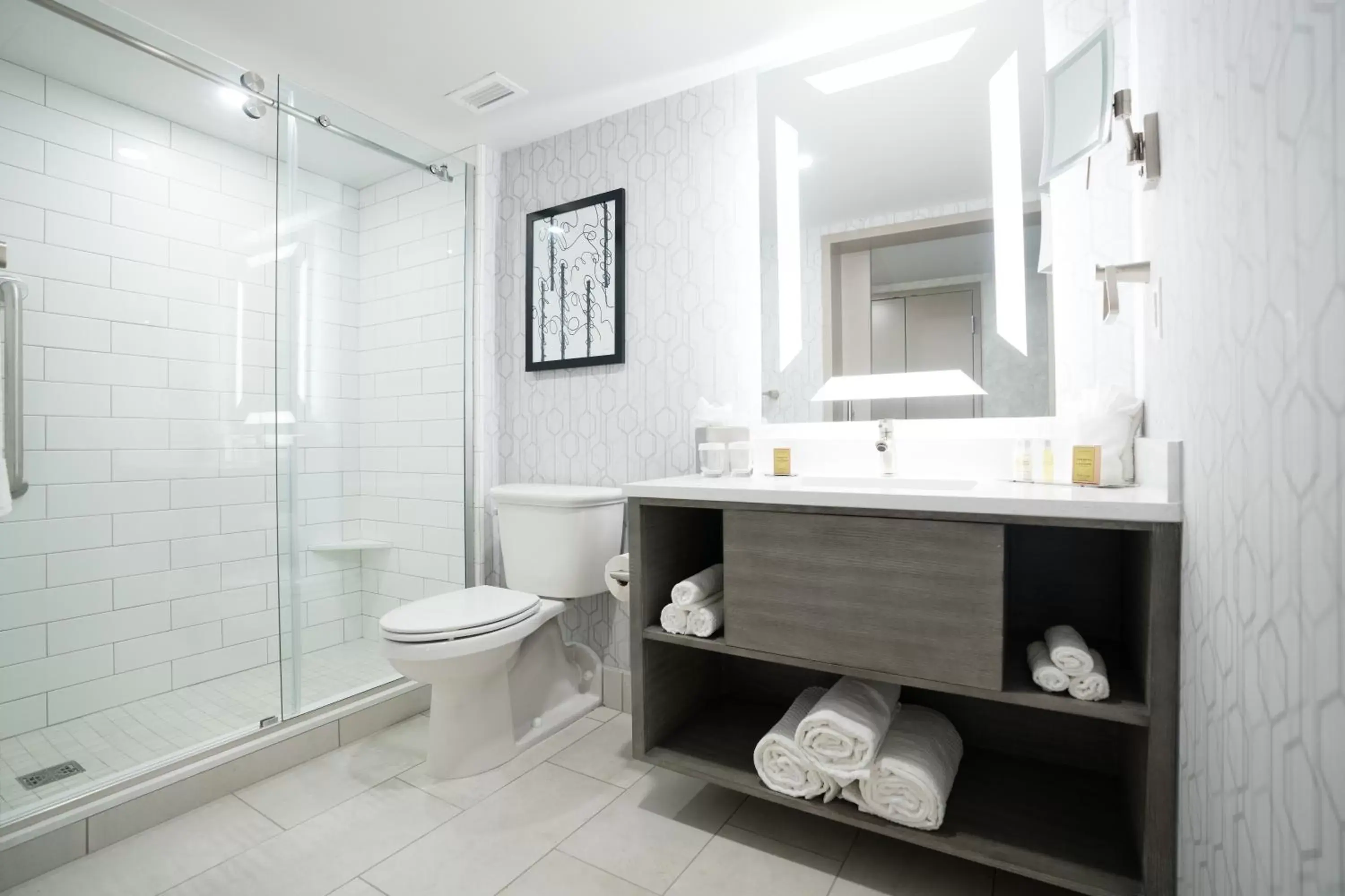 Shower, Bathroom in The Kingsley Bloomfield Hills - a DoubleTree by Hilton