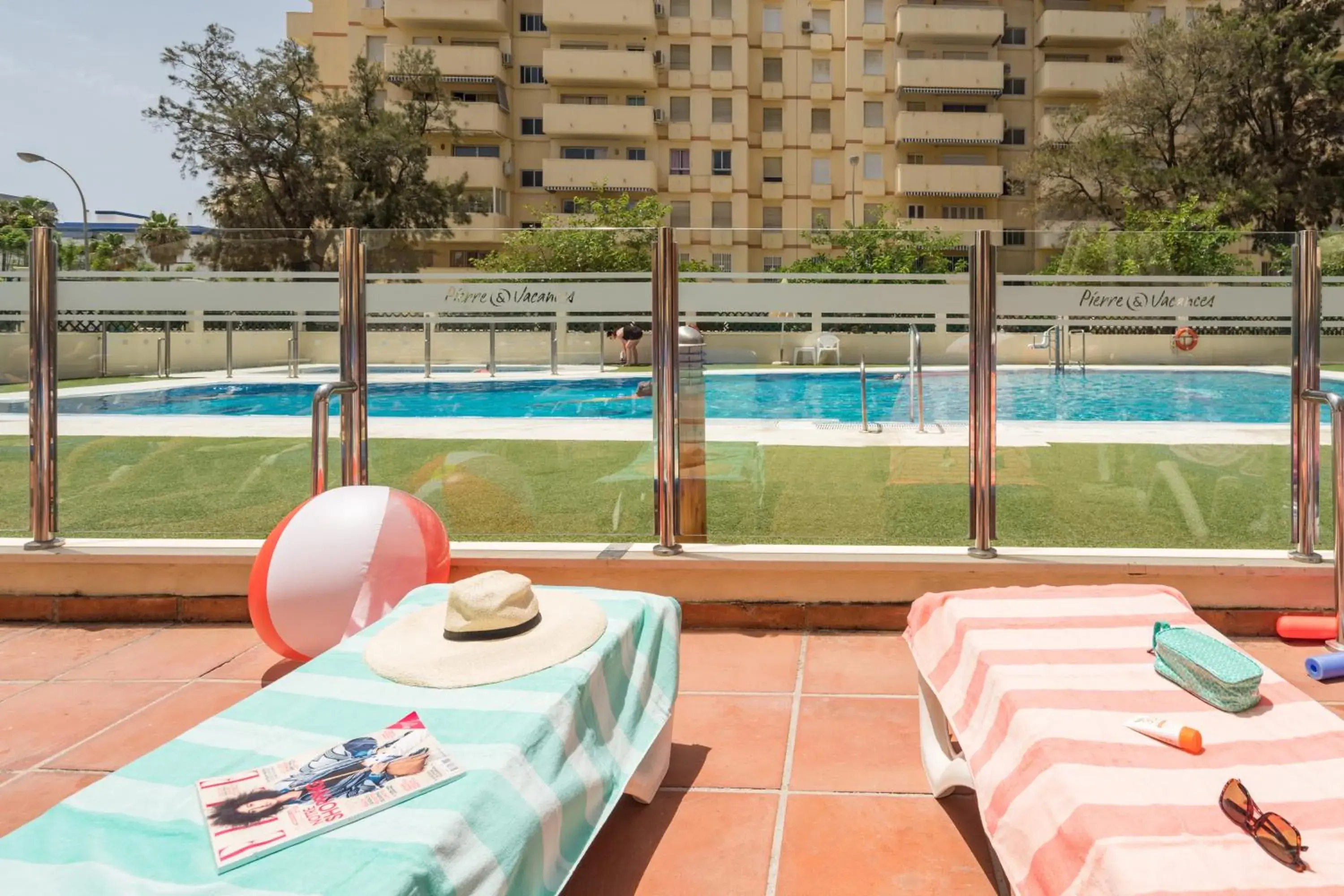 Solarium, Swimming Pool in Pierre & Vacances Benalmadena Principe