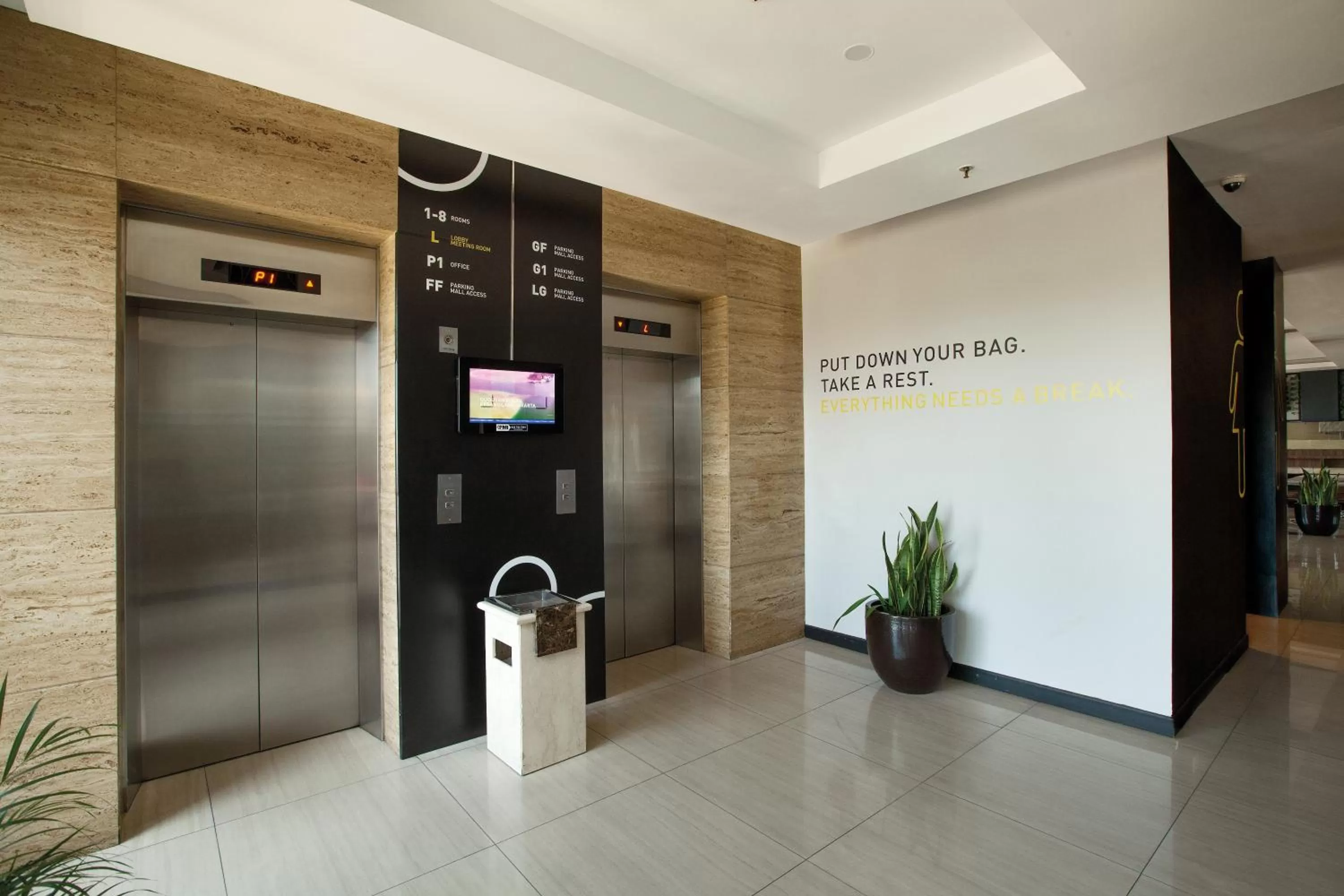 elevator in ROOMS INC d'botanica Bandung