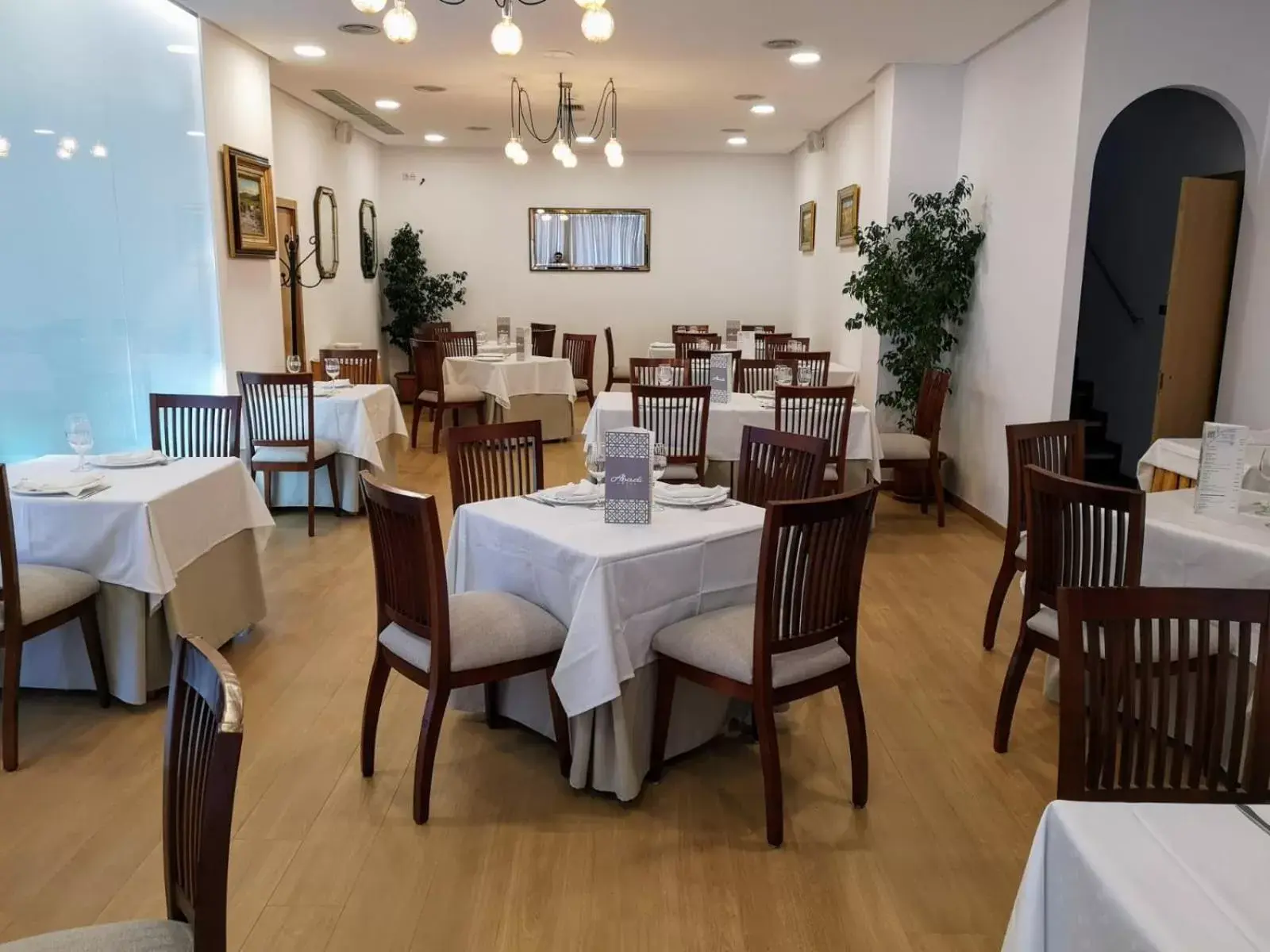 Restaurant/Places to Eat in Hotel Abadi