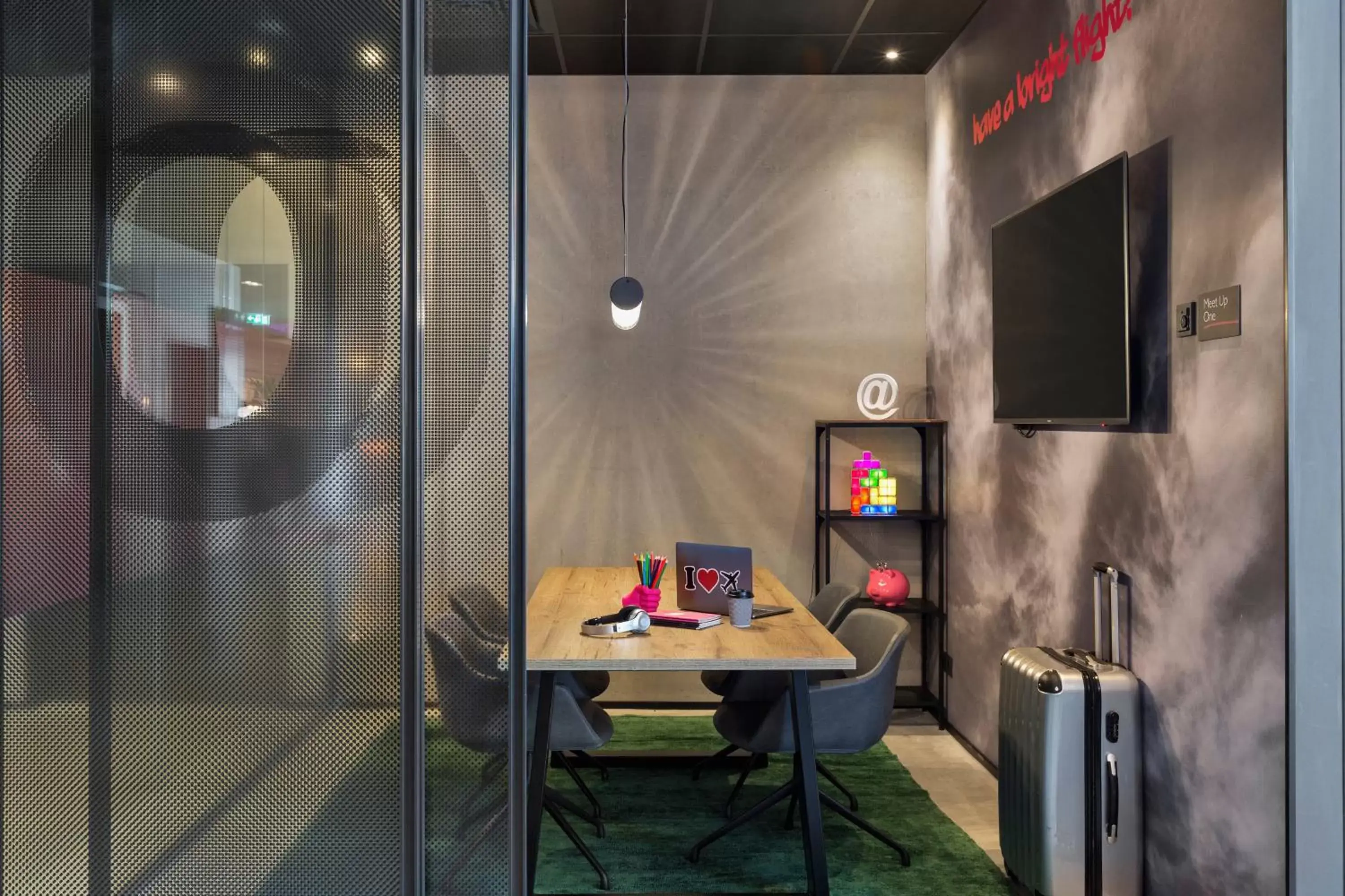 Meeting/conference room in Moxy Frankfurt Airport Kelsterbach