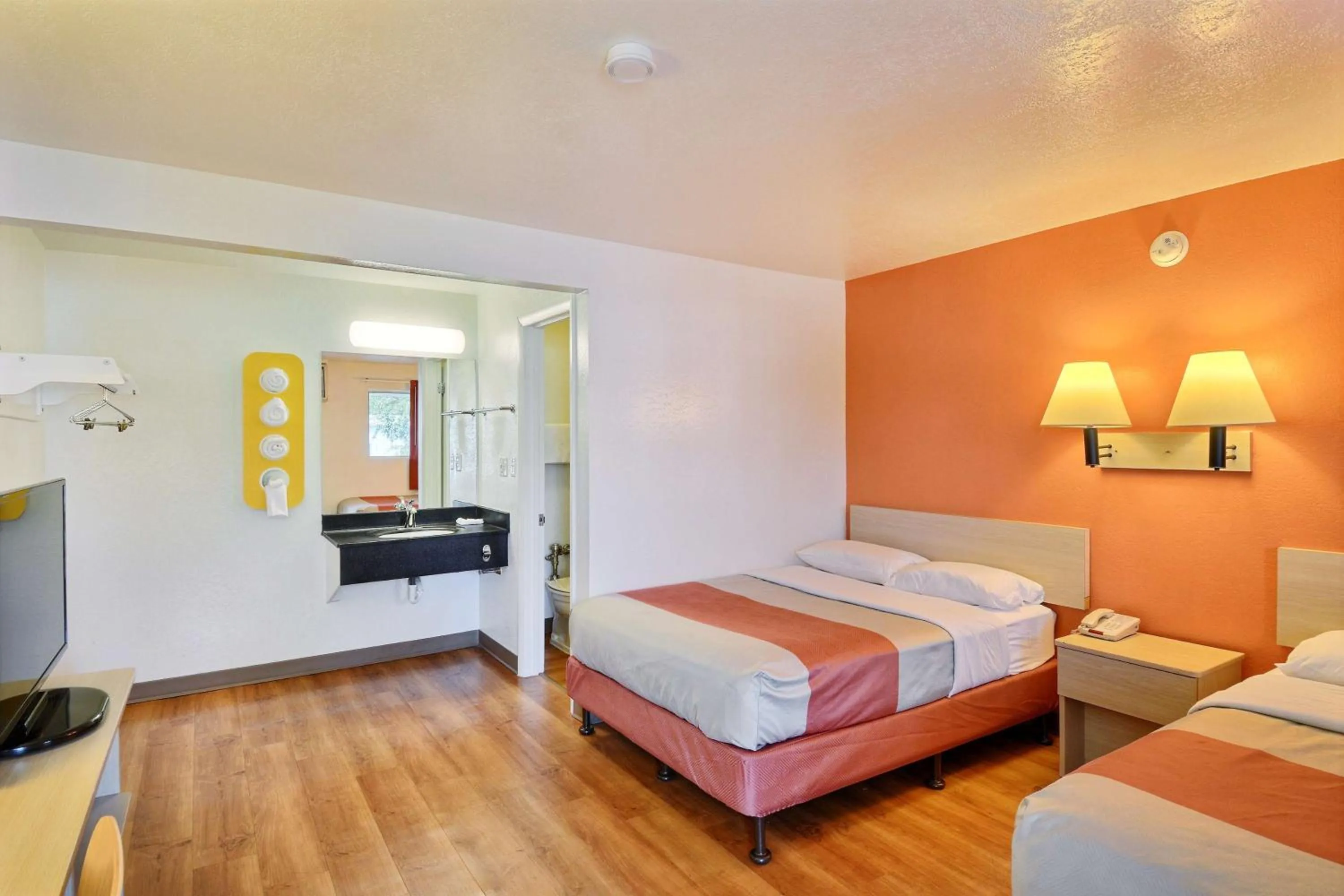 Photo of the whole room, Bed in Travelodge by Wyndham Brattleboro VT