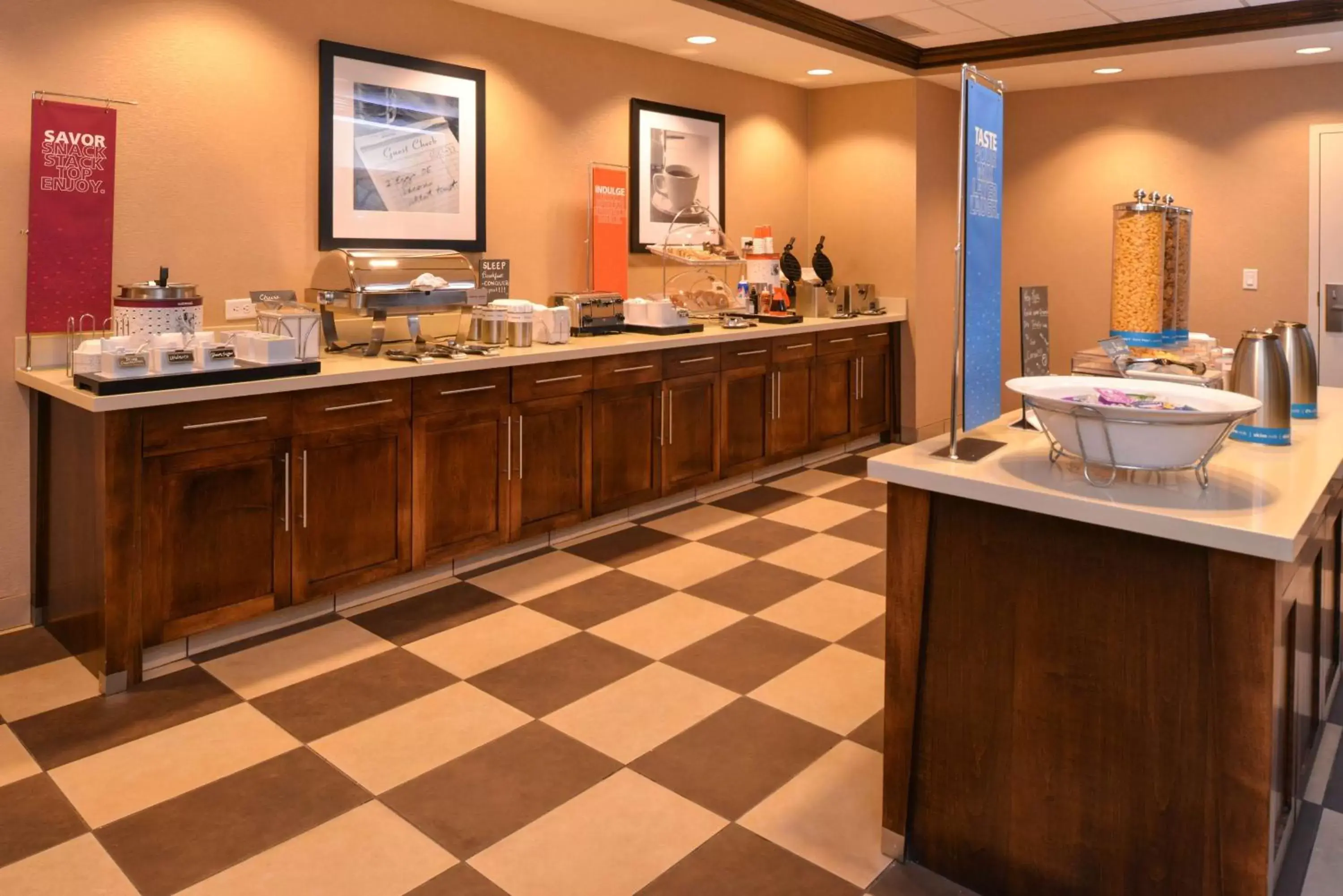 Dining area, Restaurant/Places to Eat in Hampton Inn Omaha Midtown-Aksarben