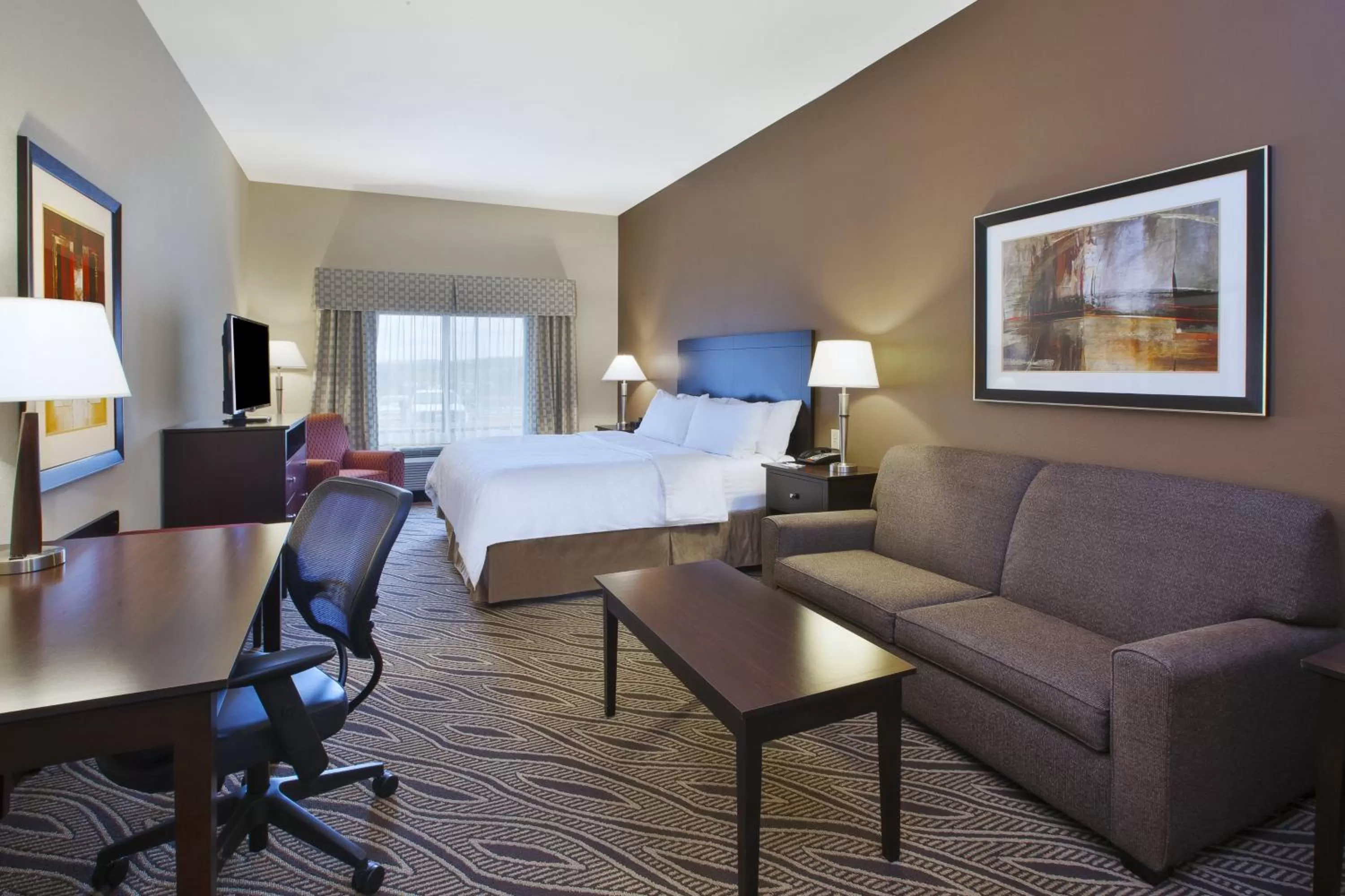 Photo of the whole room, Bed in Holiday Inn Express & Suites Washington - Meadow Lands by IHG