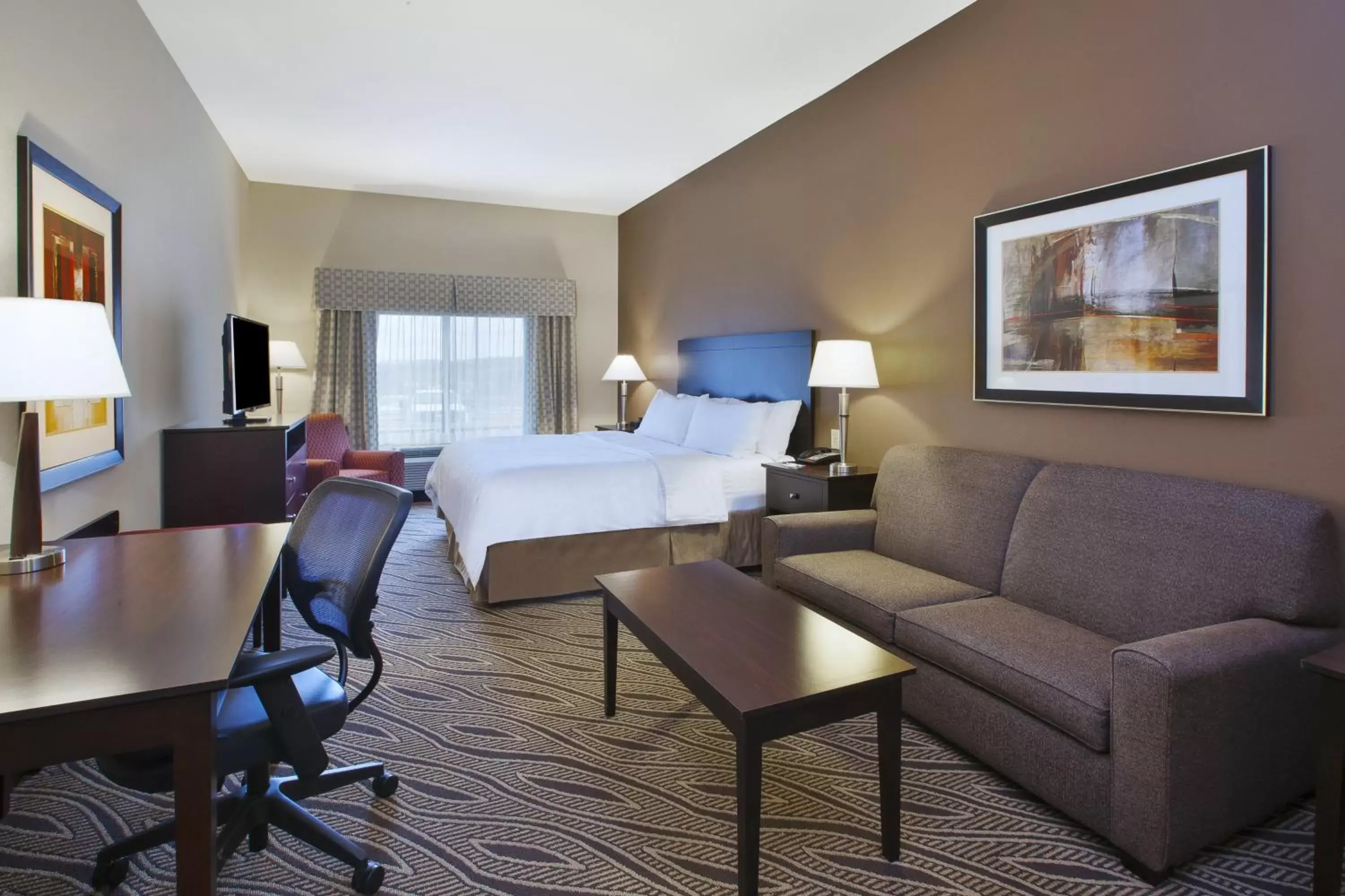 Bedroom in Holiday Inn Express & Suites Washington - Meadow Lands, an IHG Hotel