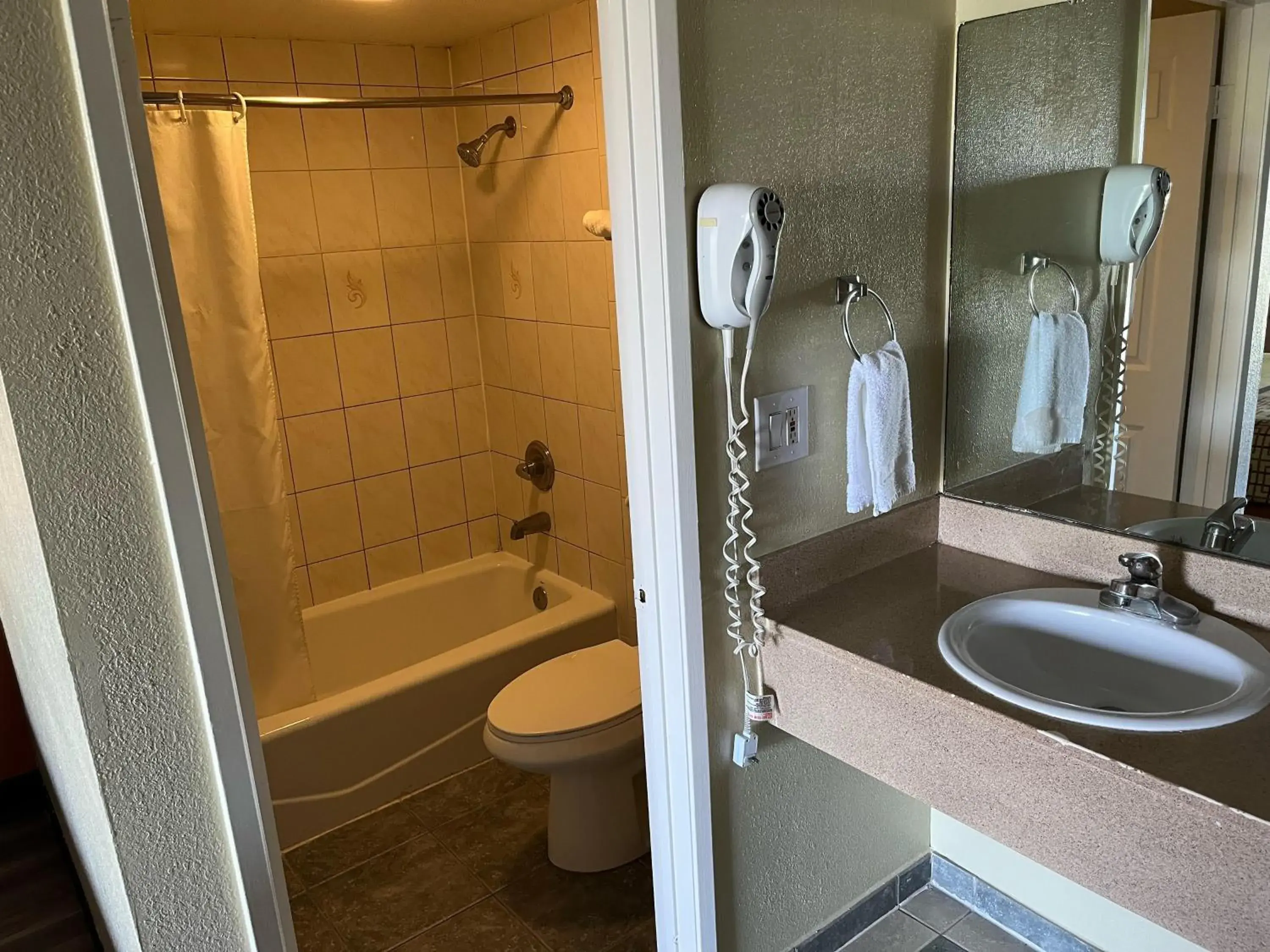 Bathroom in Rivera Motel - Pico Rivera