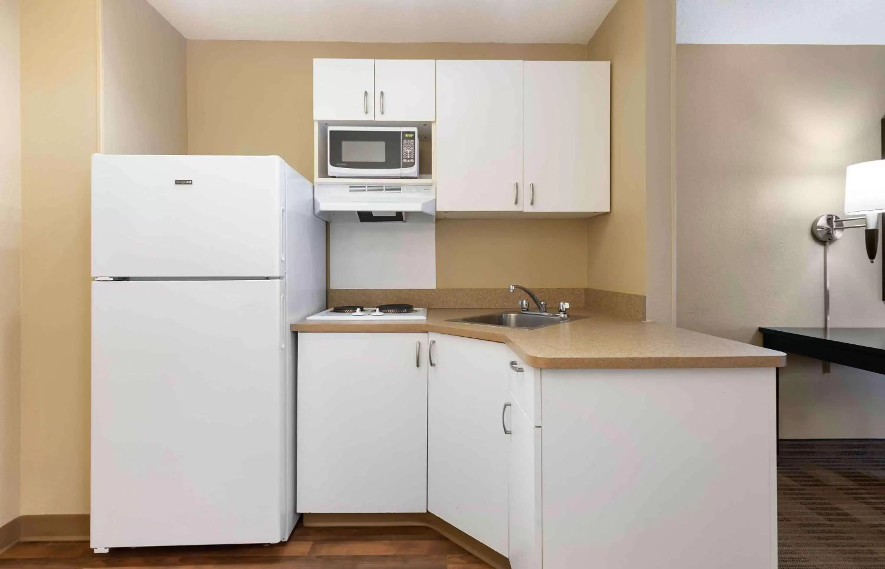 Bedroom, Kitchen/Kitchenette in Extended Stay America Suites - Washington, DC - Springfield