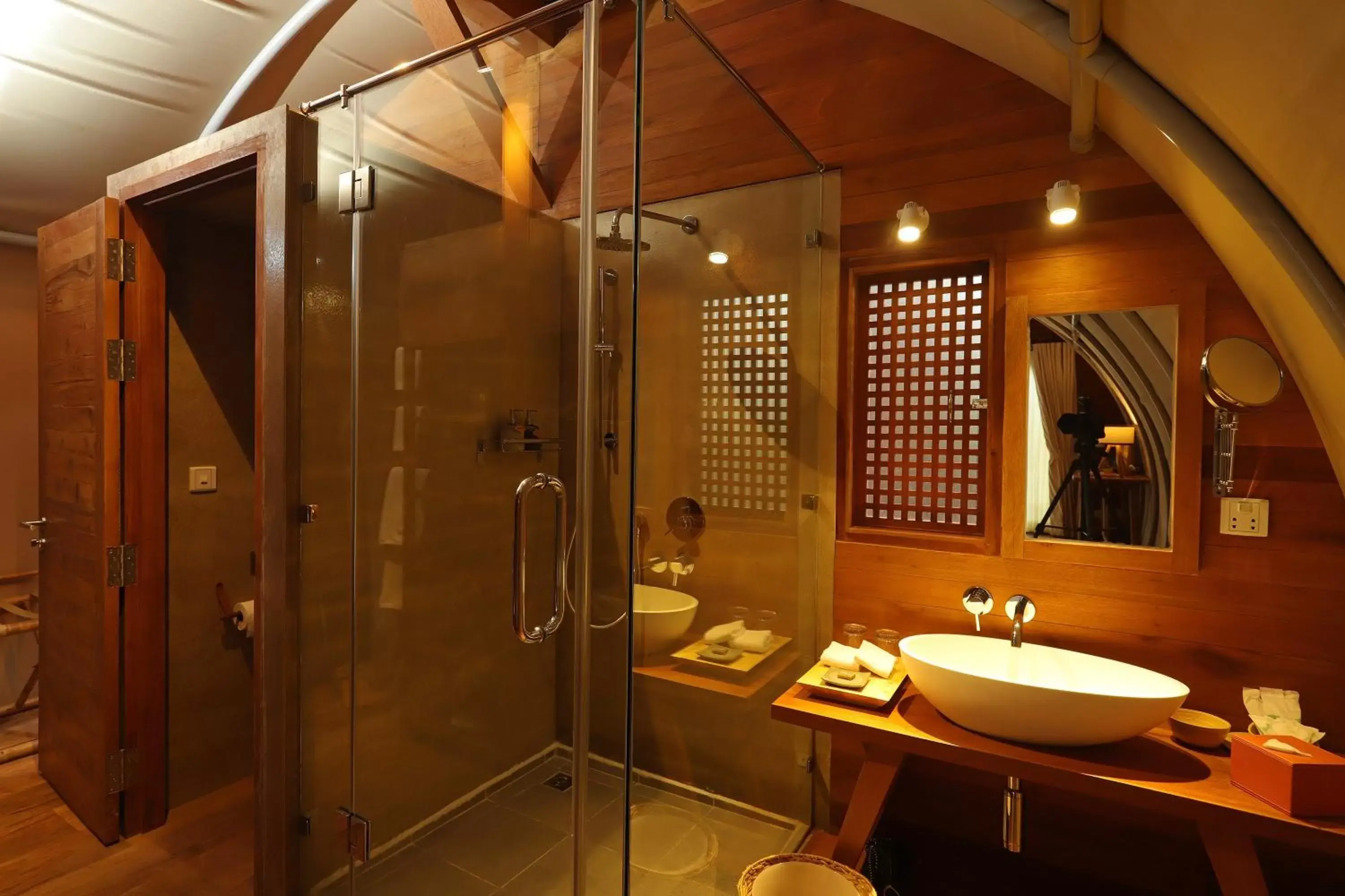 Shower, Bathroom in Templation Hotel