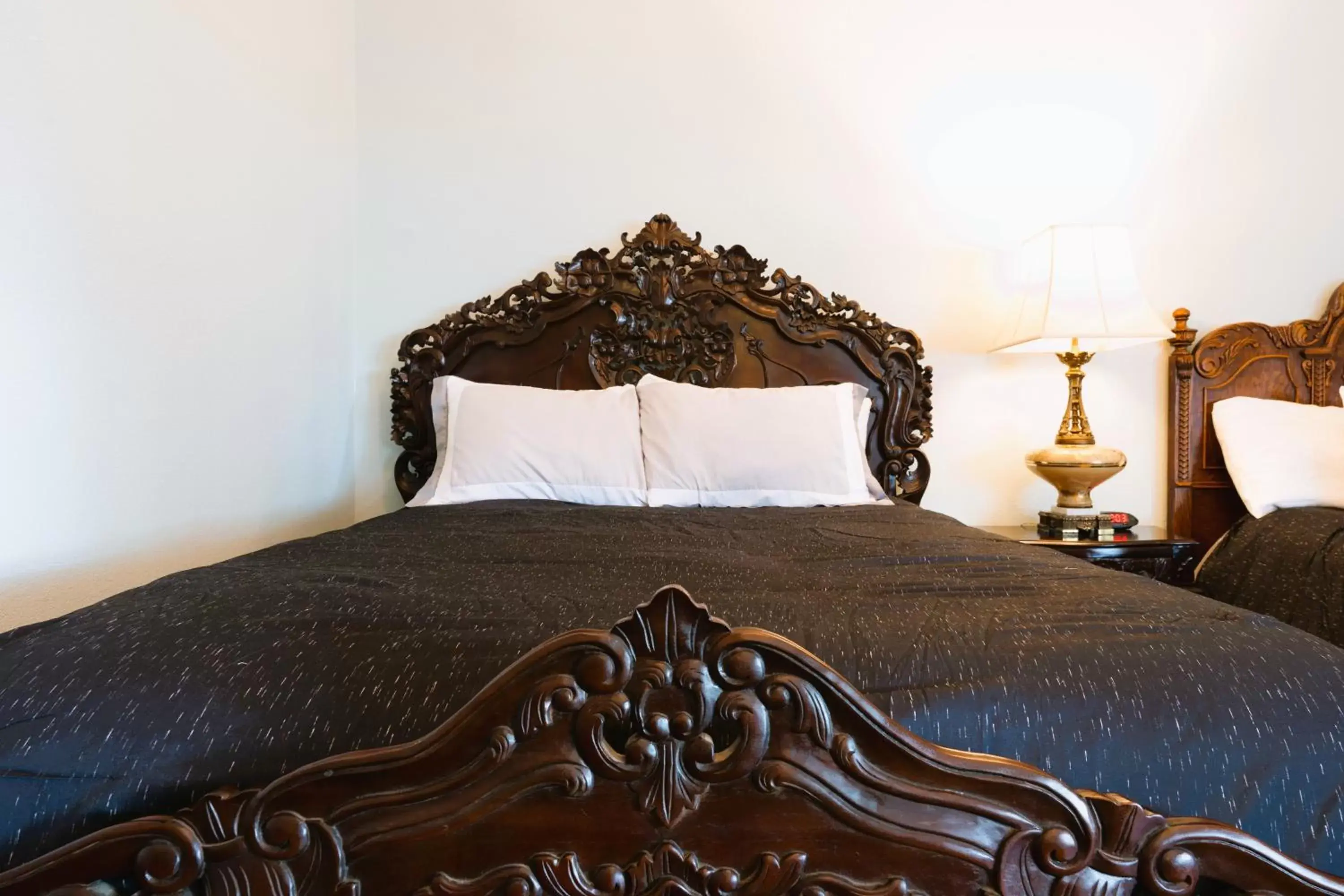 Bedroom, Bed in Oak Park Inn