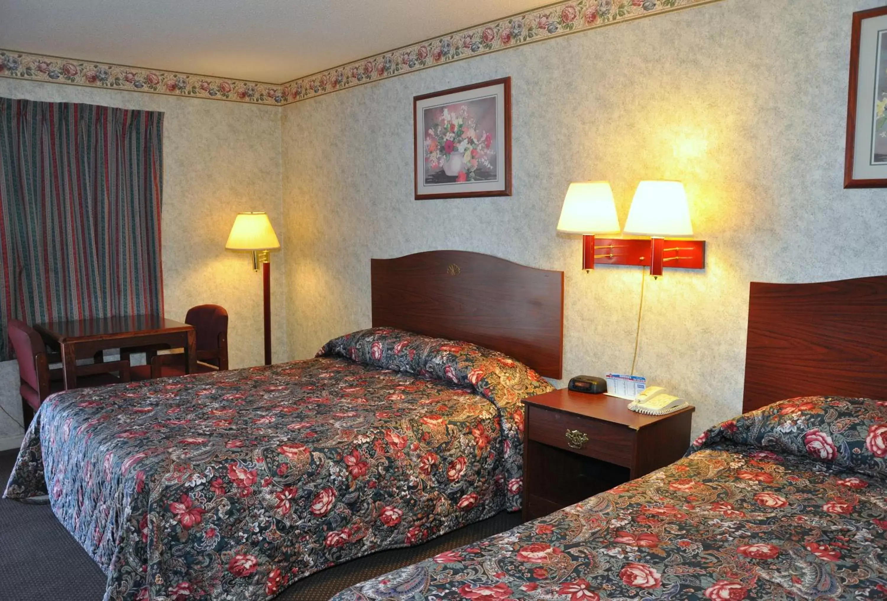 Bed in MERRIMAC INN & SUITES