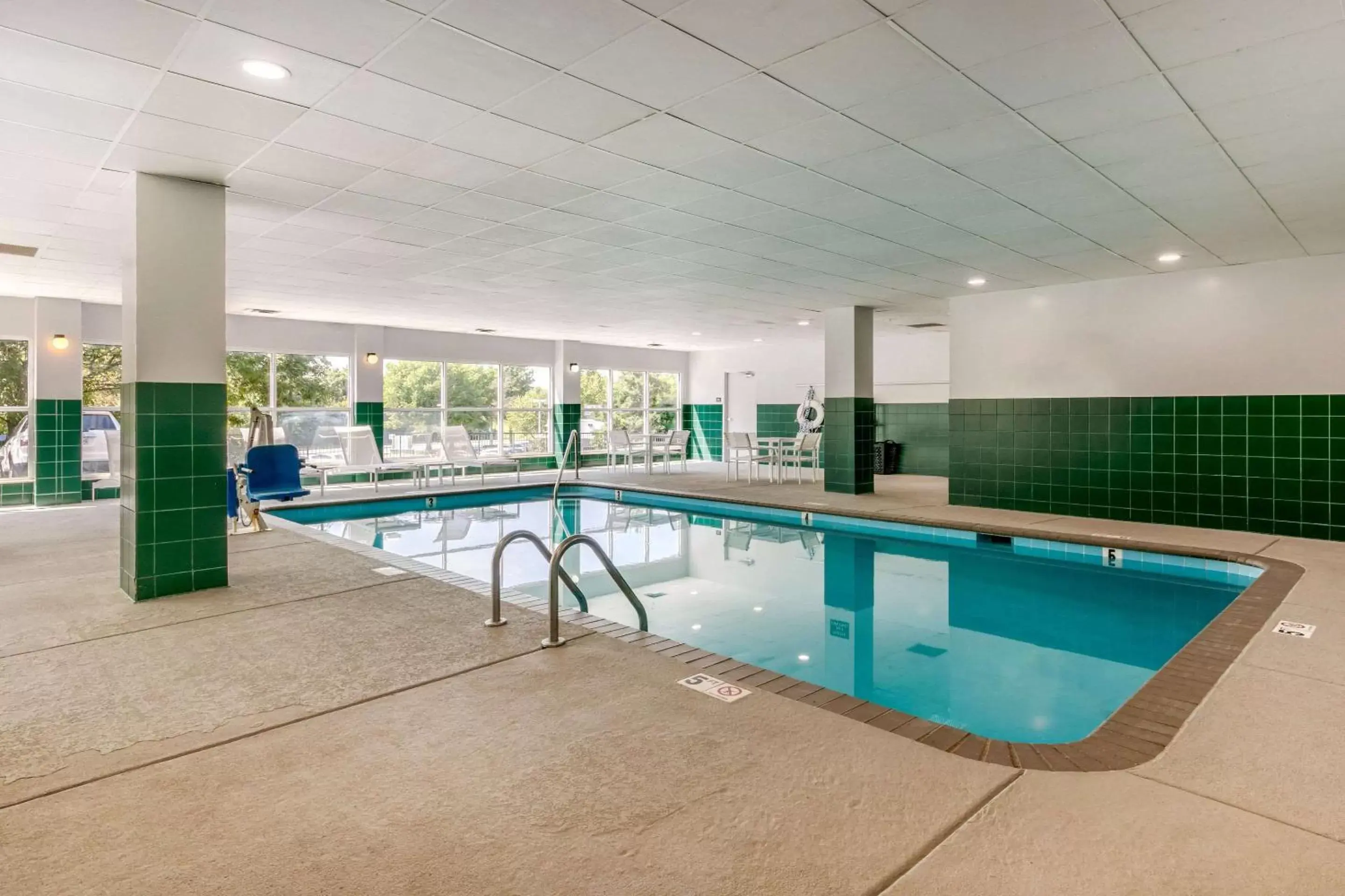 On site, Swimming Pool in Comfort Inn & Suites Nashville Franklin Cool Springs