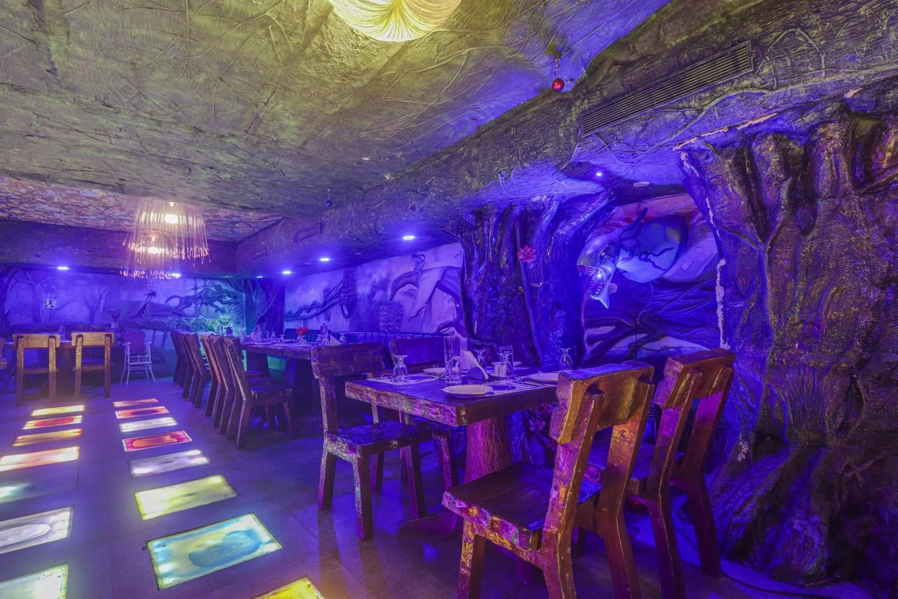 Restaurant/places to eat in Palette - Hotel Chennai La Palace